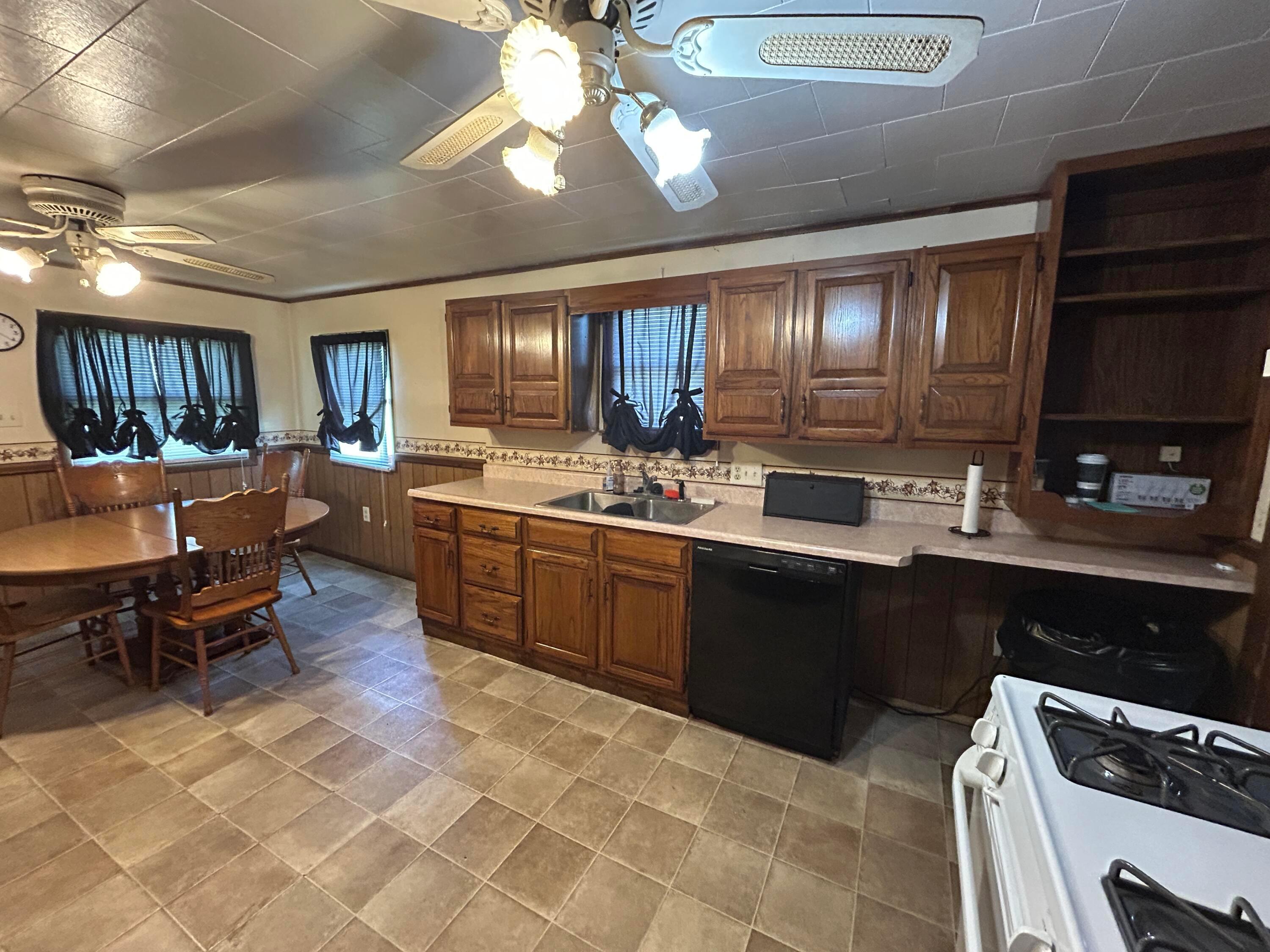 102 8th Street Property Photo 18
