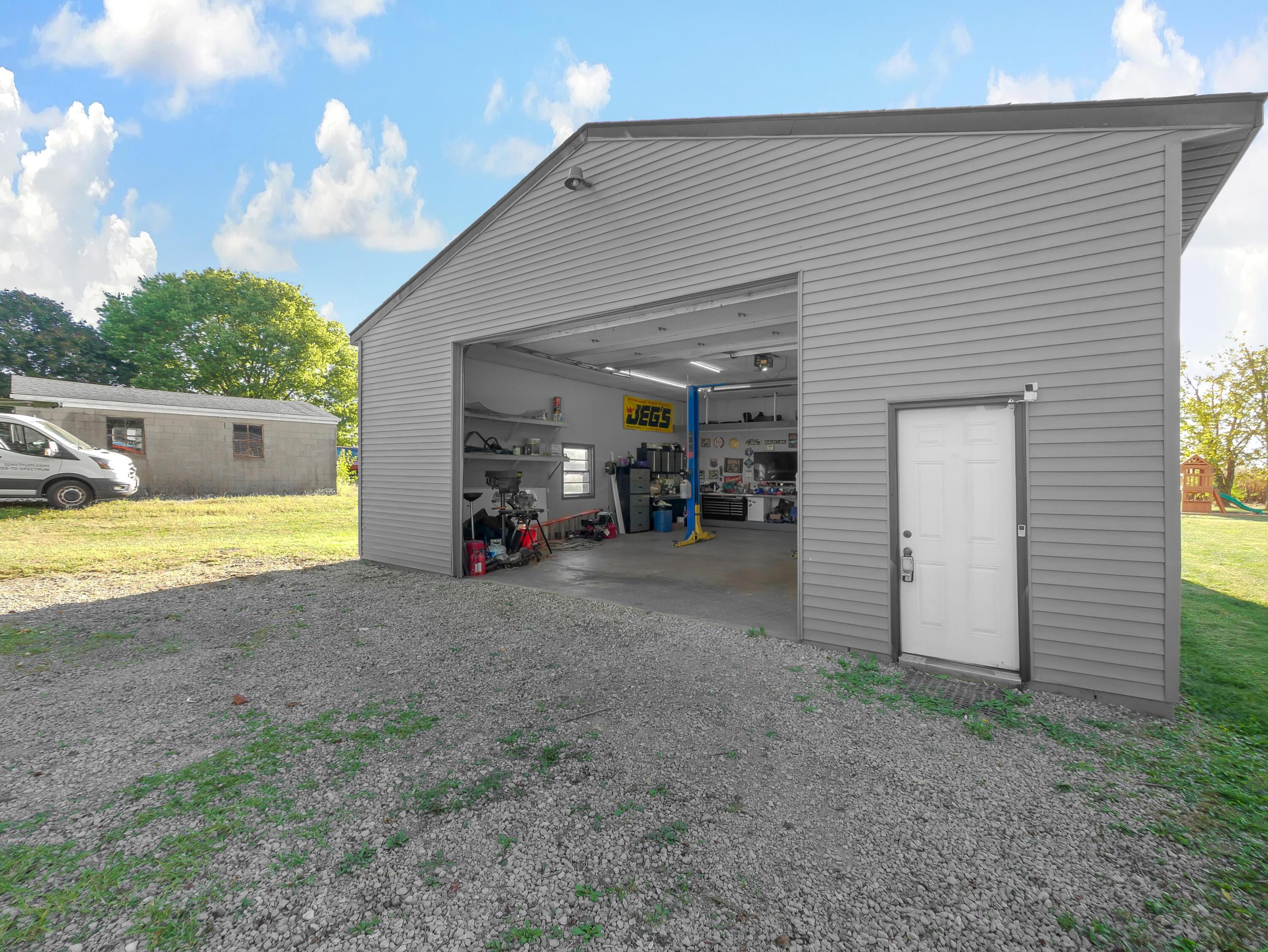 2915 Us Highway 42 Ne Property Photo 16