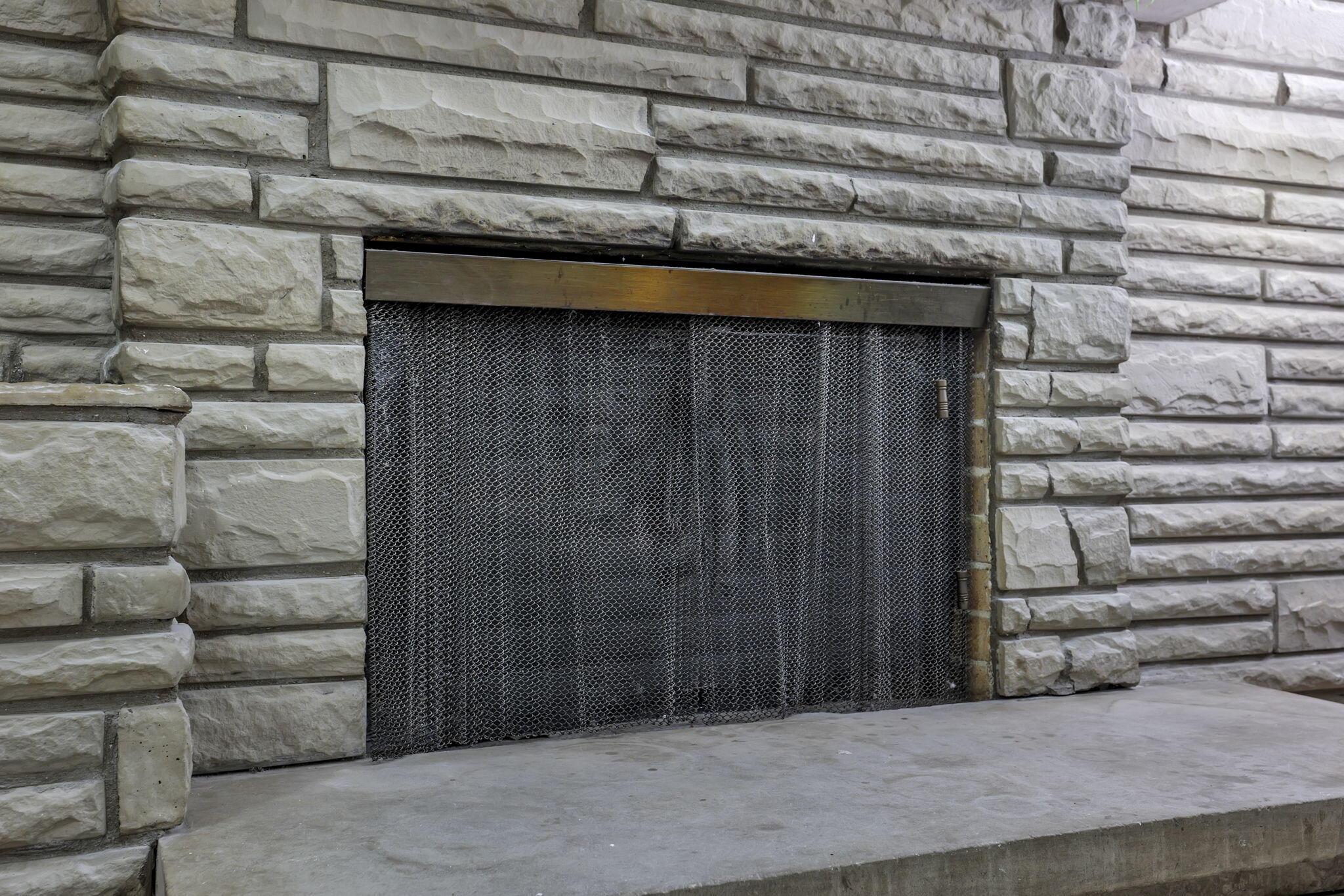 430 S James Road Property Photo 4