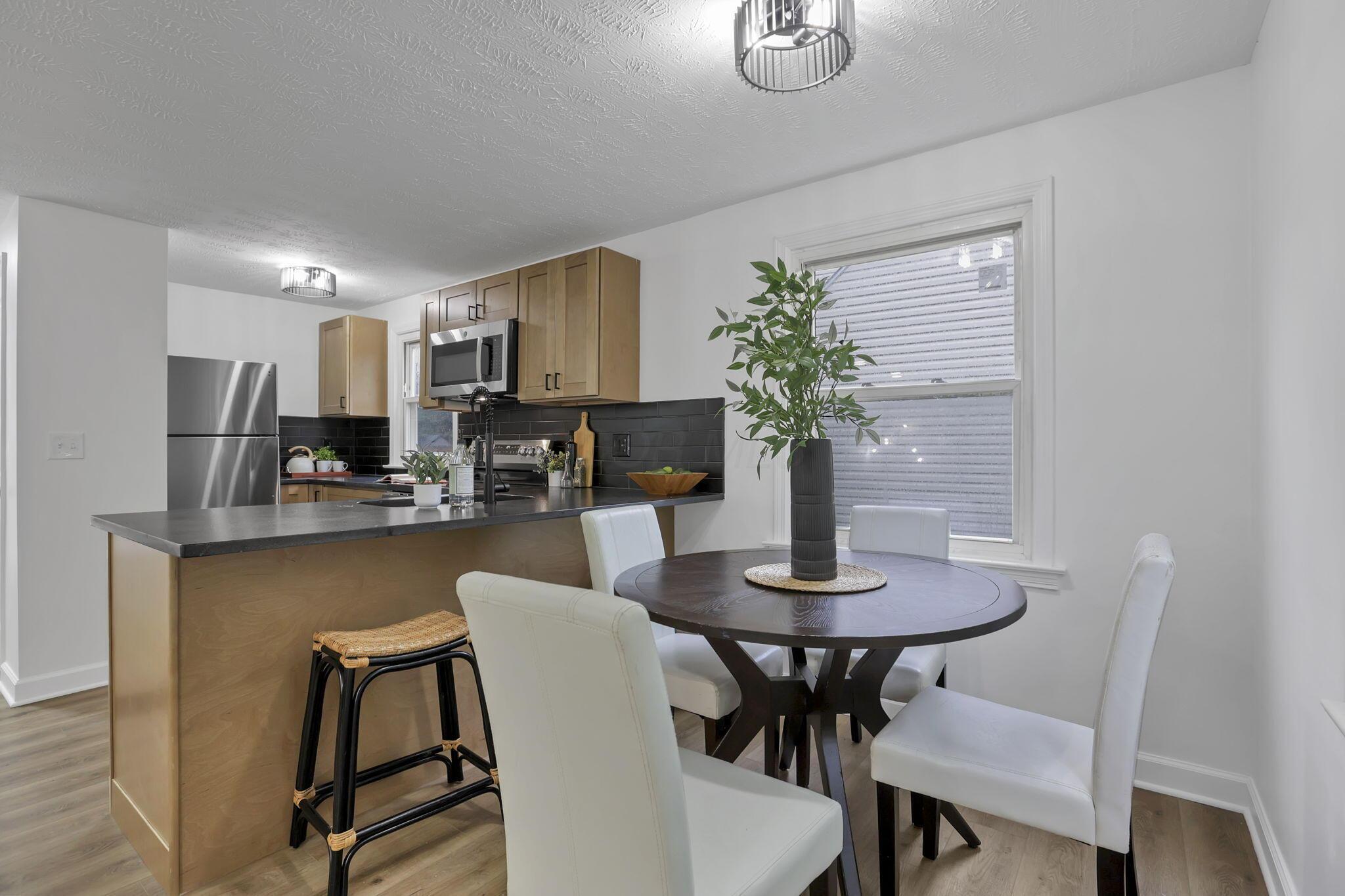 430 S James Road Property Photo 5