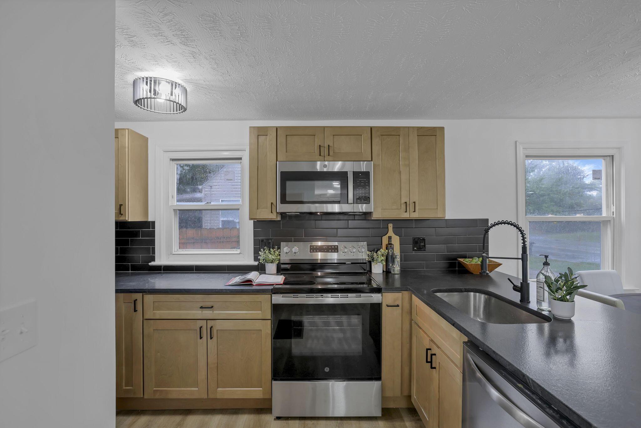 430 S James Road Property Photo 7