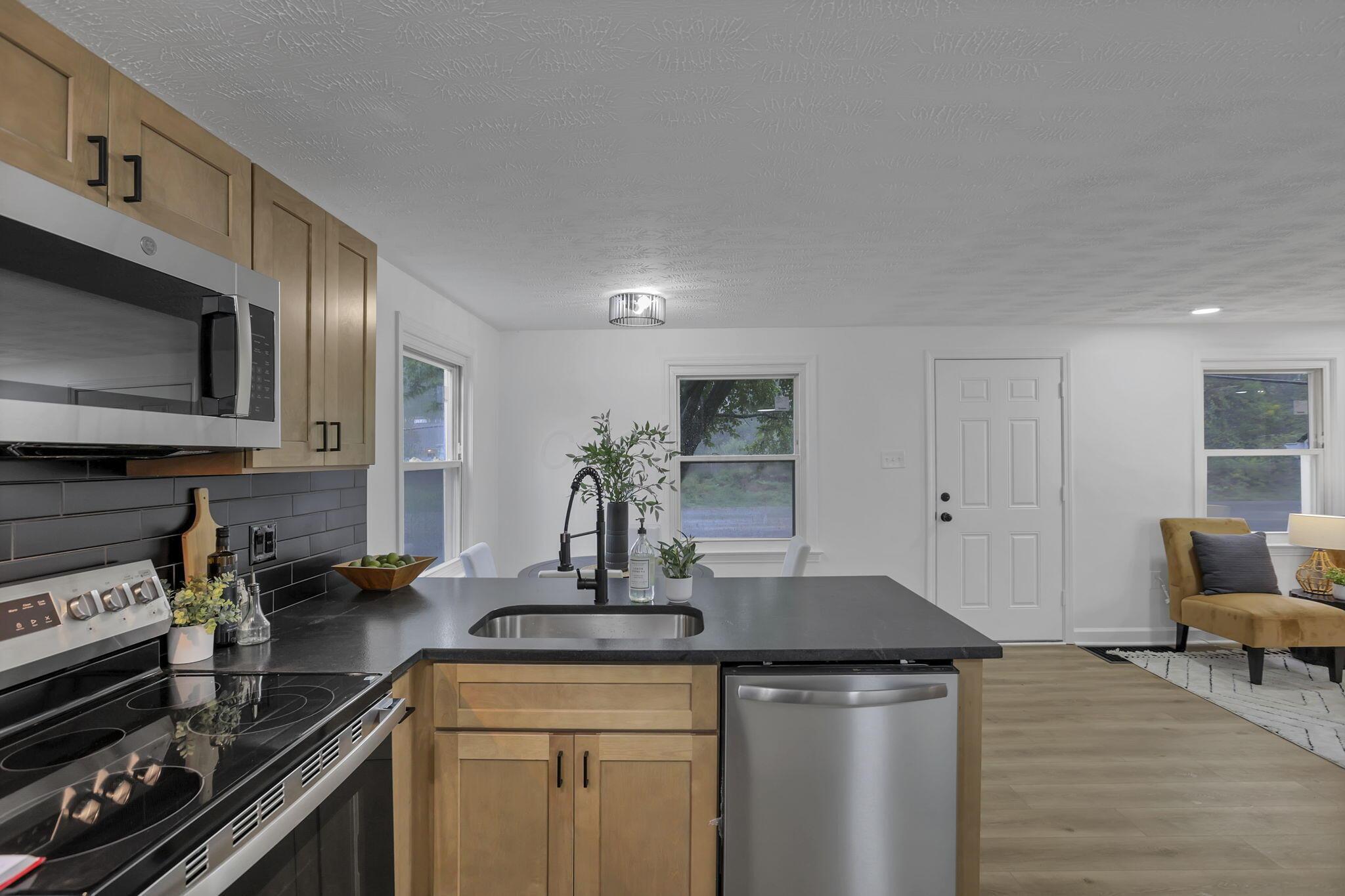 430 S James Road Property Photo 8