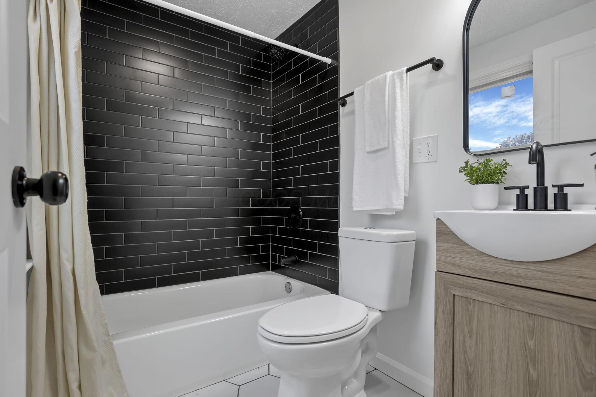 430 S James Road Property Photo 12