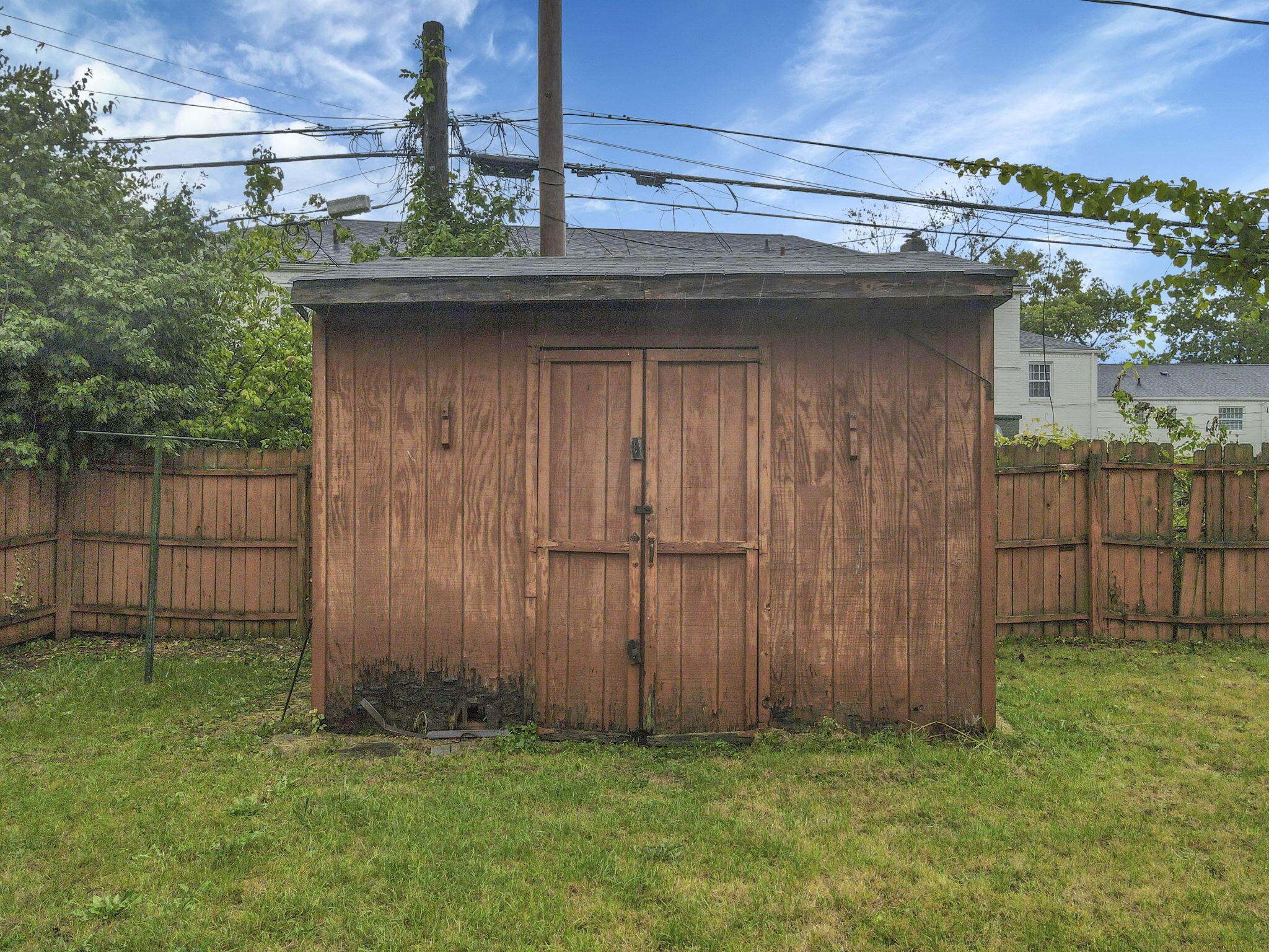 430 S James Road Property Photo 33