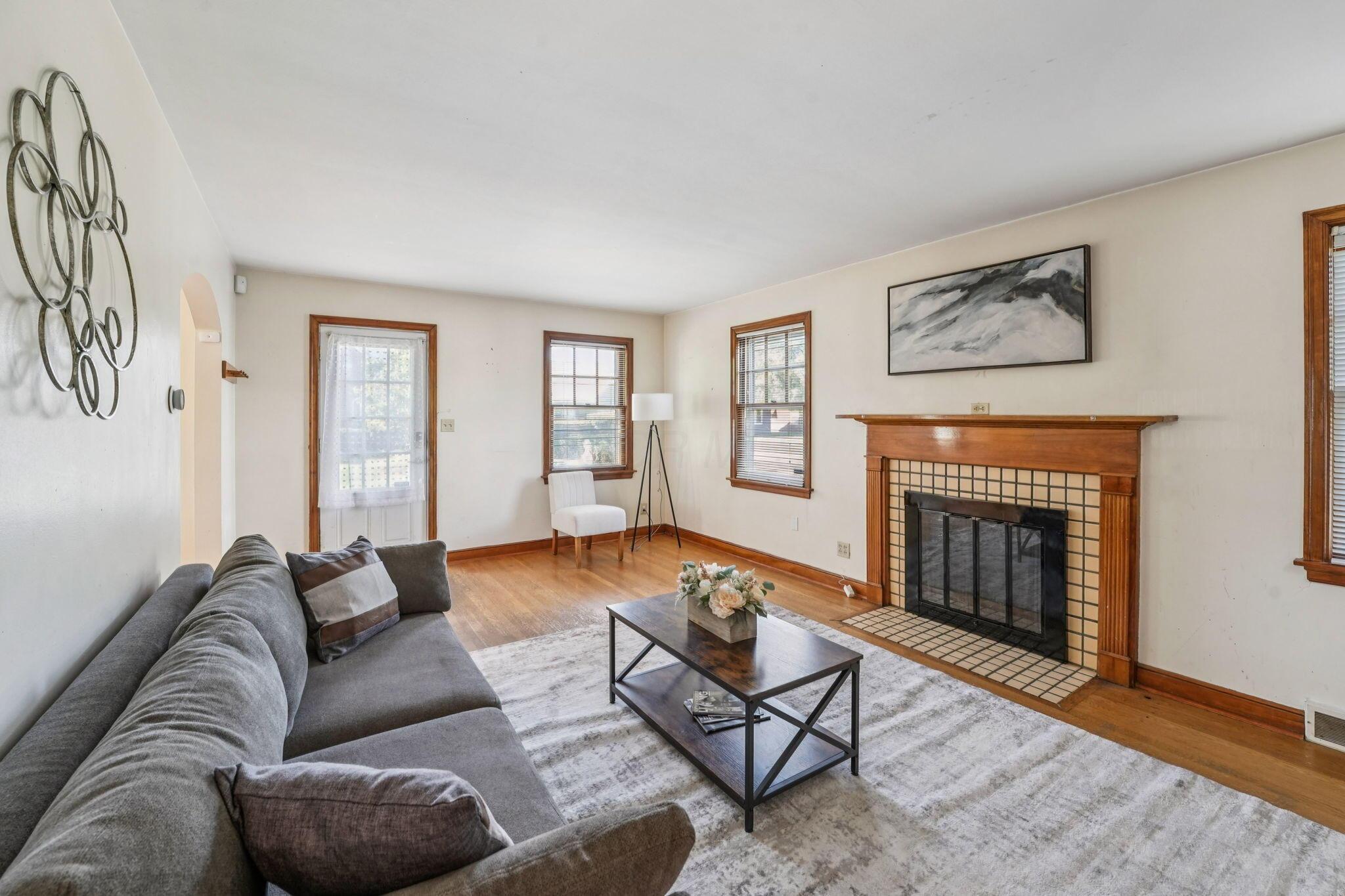 328 S Southampton Avenue Property Photo 2