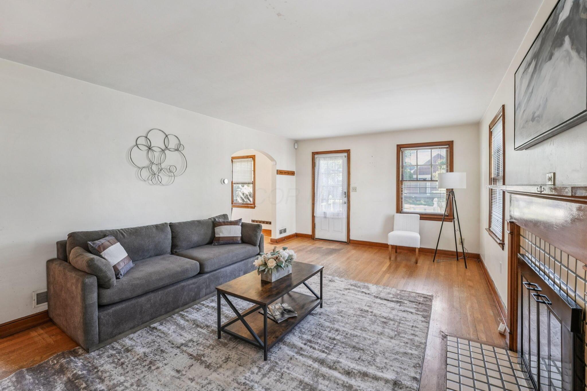 328 S Southampton Avenue Property Photo 3