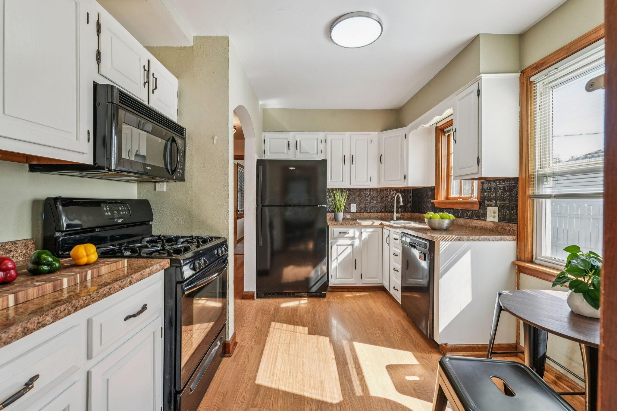 328 S Southampton Avenue Property Photo 4