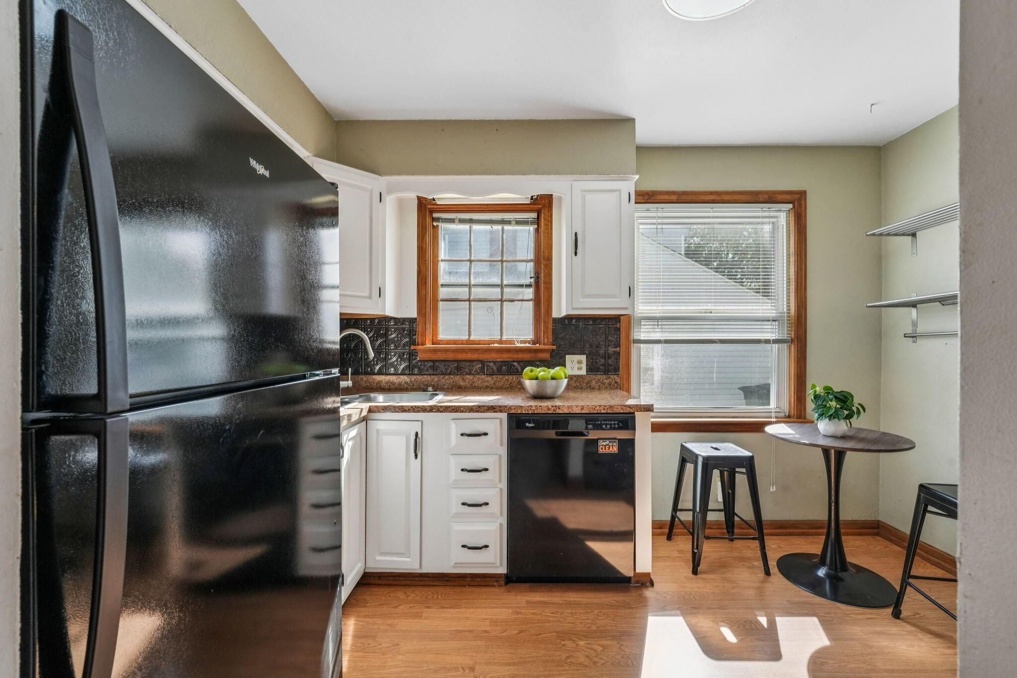 328 S Southampton Avenue Property Photo 5