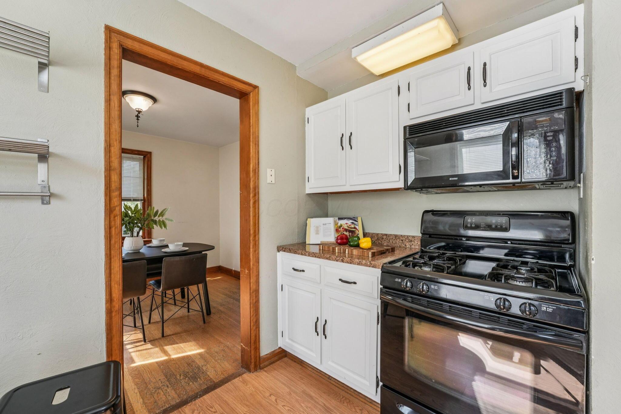 328 S Southampton Avenue Property Photo 8