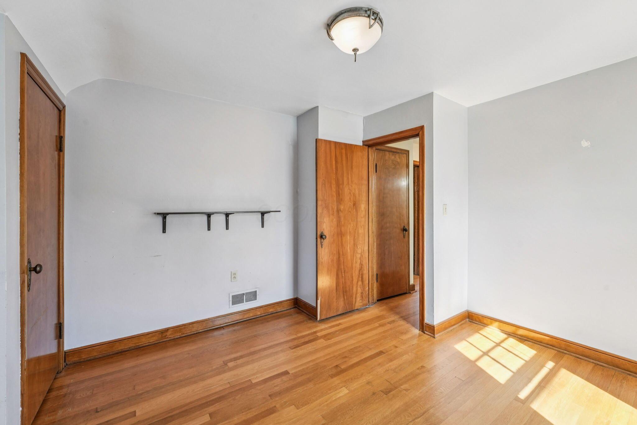 328 S Southampton Avenue Property Photo 19