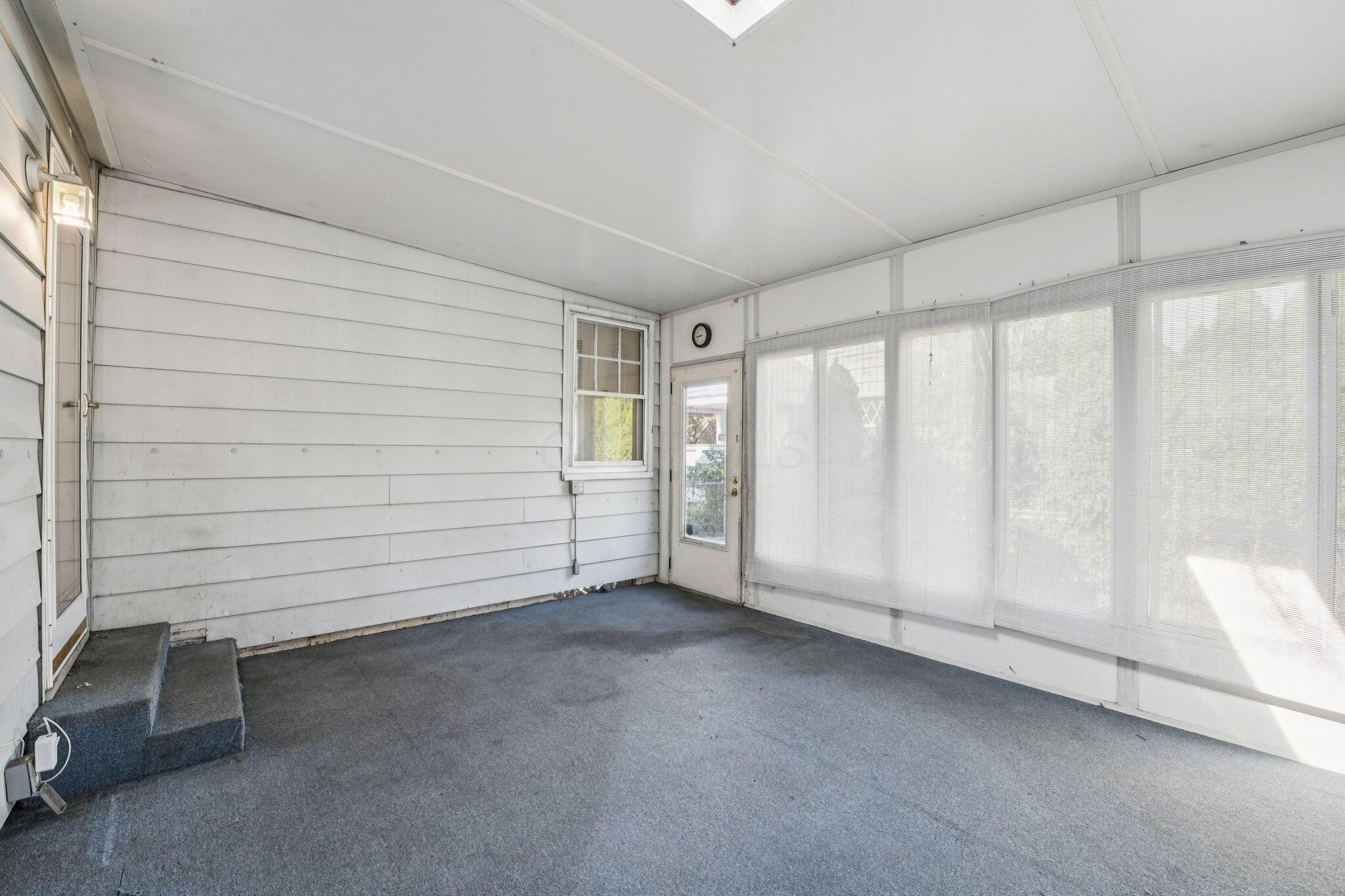 328 S Southampton Avenue Property Photo 21