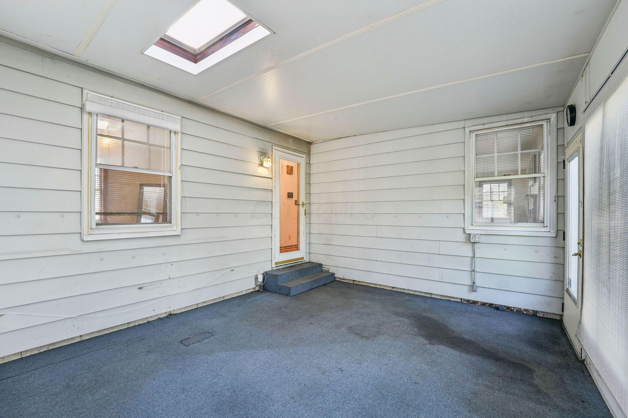 328 S Southampton Avenue Property Photo 22