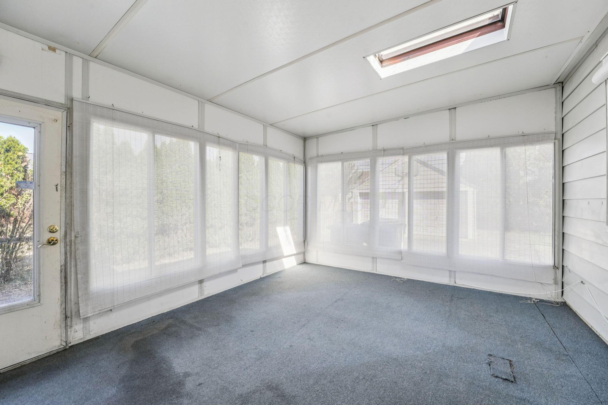 328 S Southampton Avenue Property Photo 23