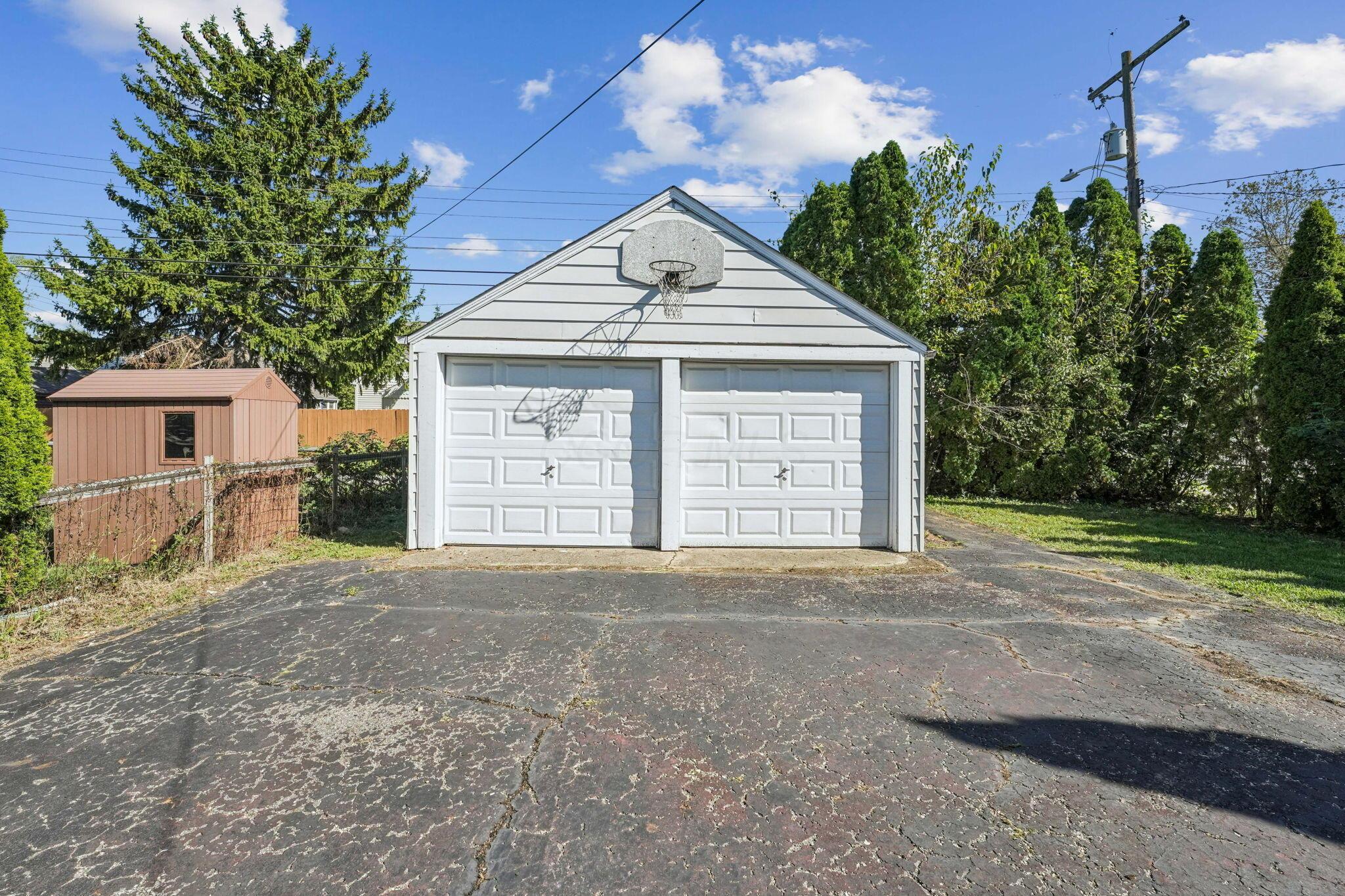 328 S Southampton Avenue Property Photo 25