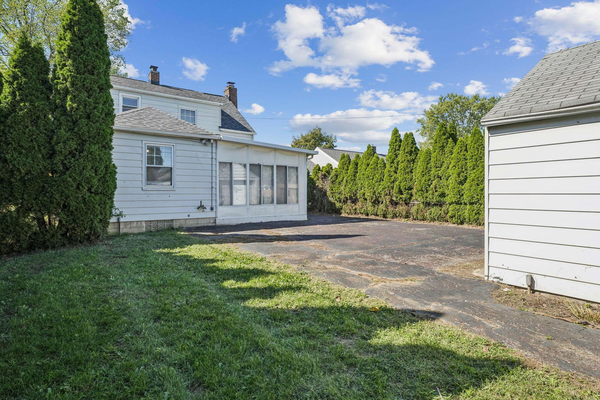 328 S Southampton Avenue Property Photo 29