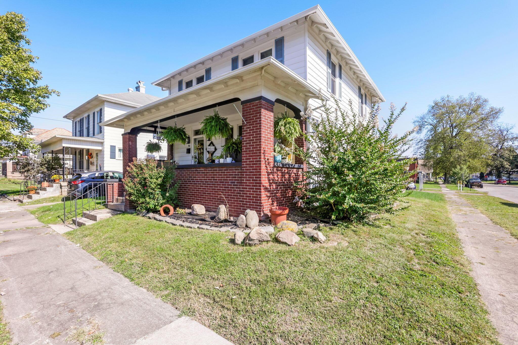 90 S Culver Street Property Photo 3