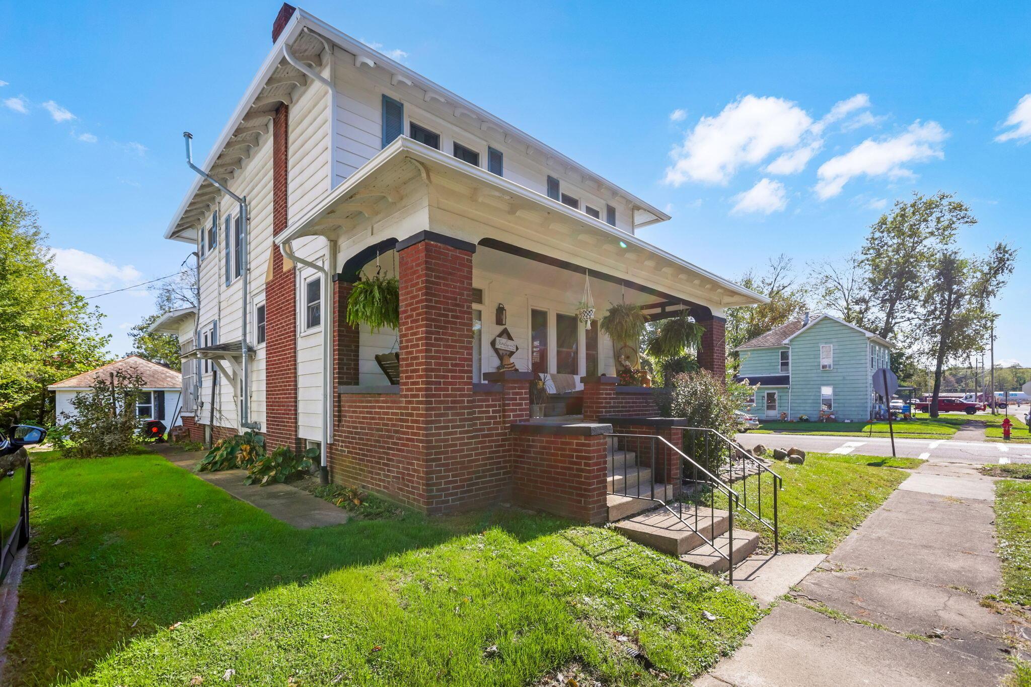 90 S Culver Street Property Photo 4