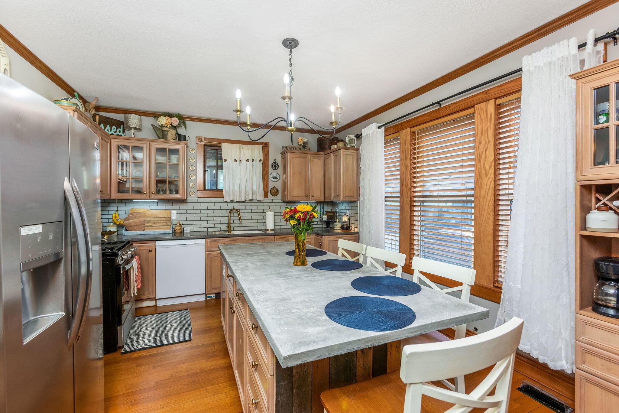 90 S Culver Street Property Photo 15