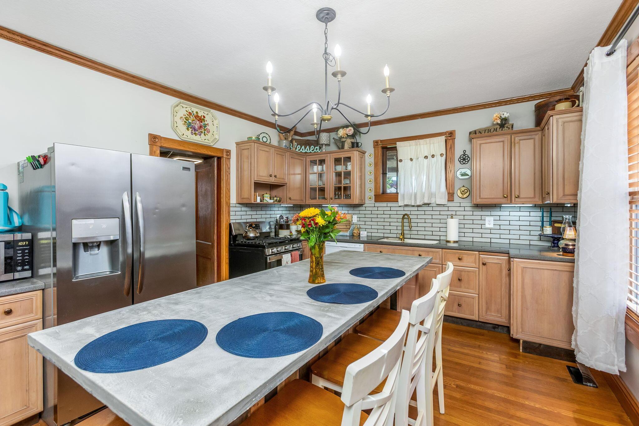 90 S Culver Street Property Photo 16