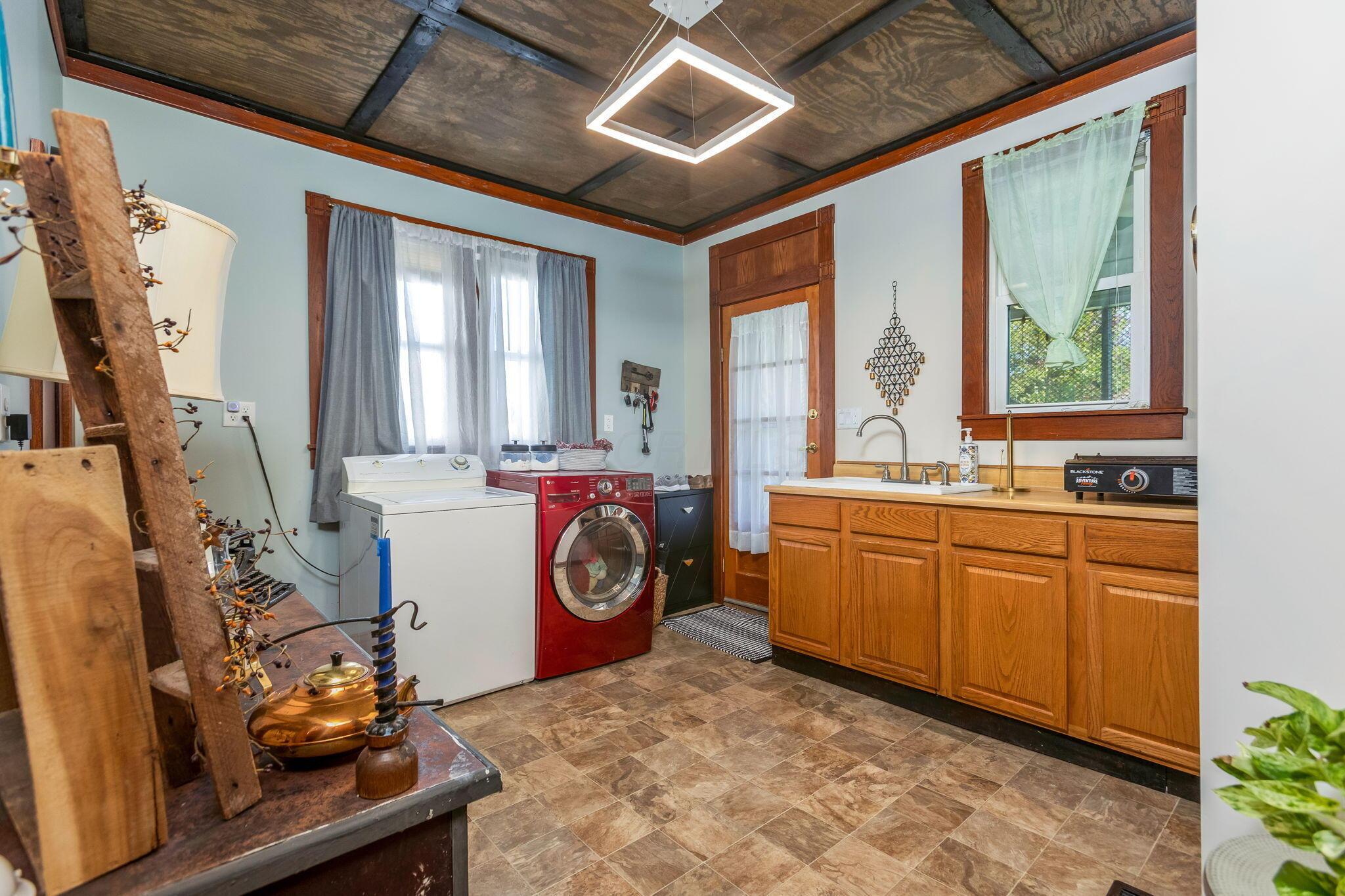 90 S Culver Street Property Photo 25