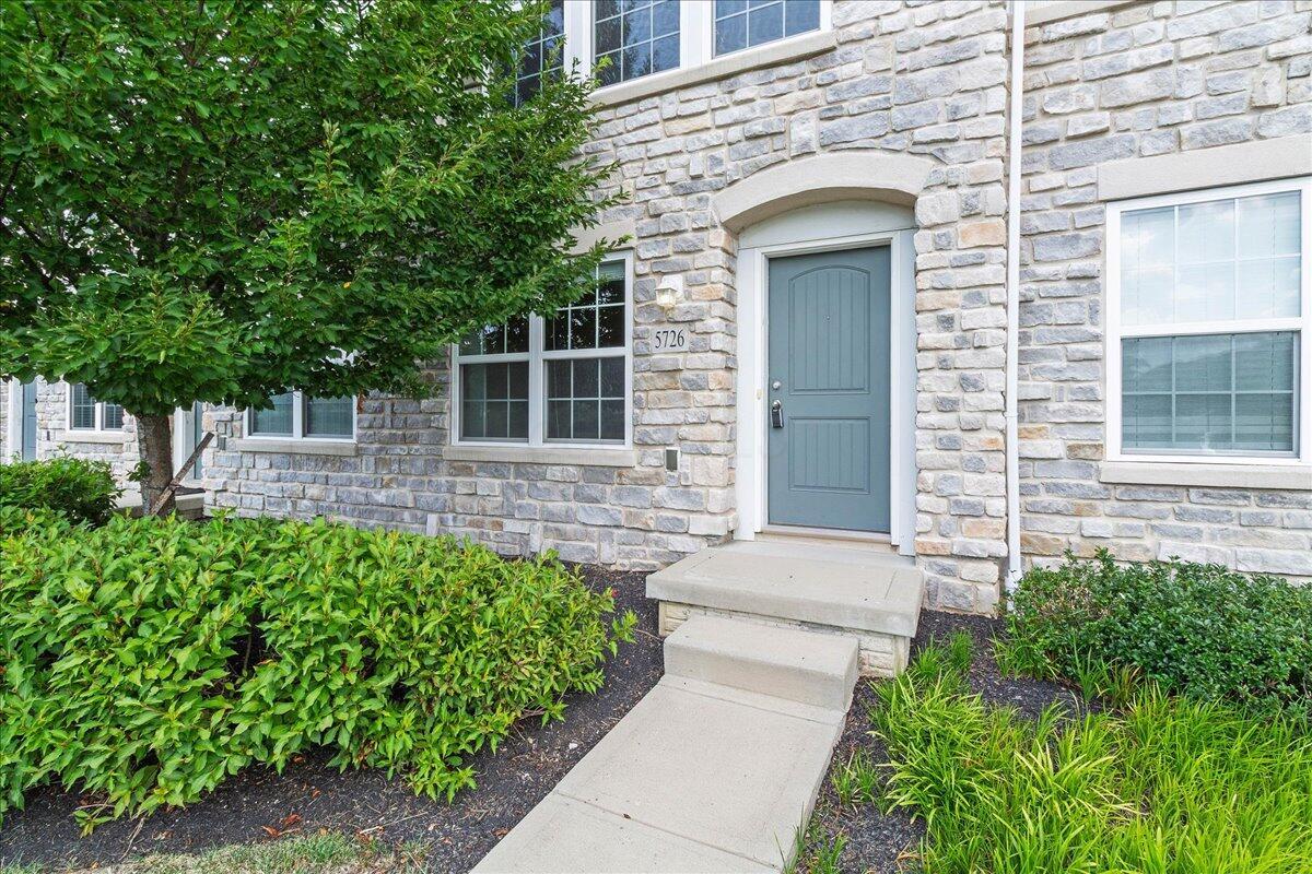 5726 Hayden Run Boulevard Property Photo 1