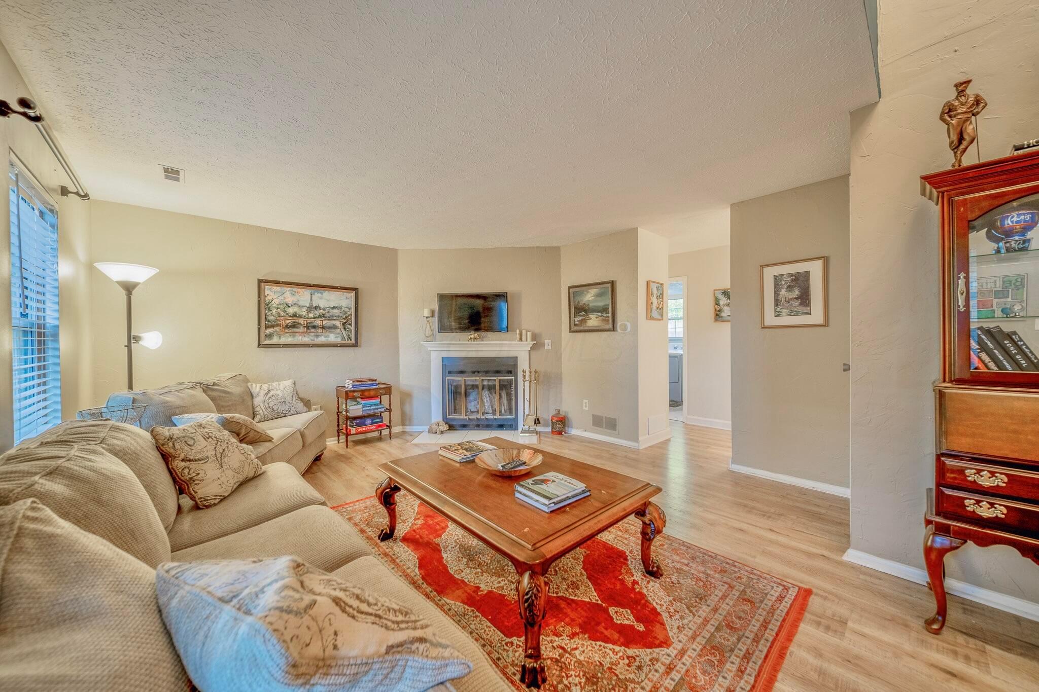 1158 Worthington Woods Boulevard Property Photo 6