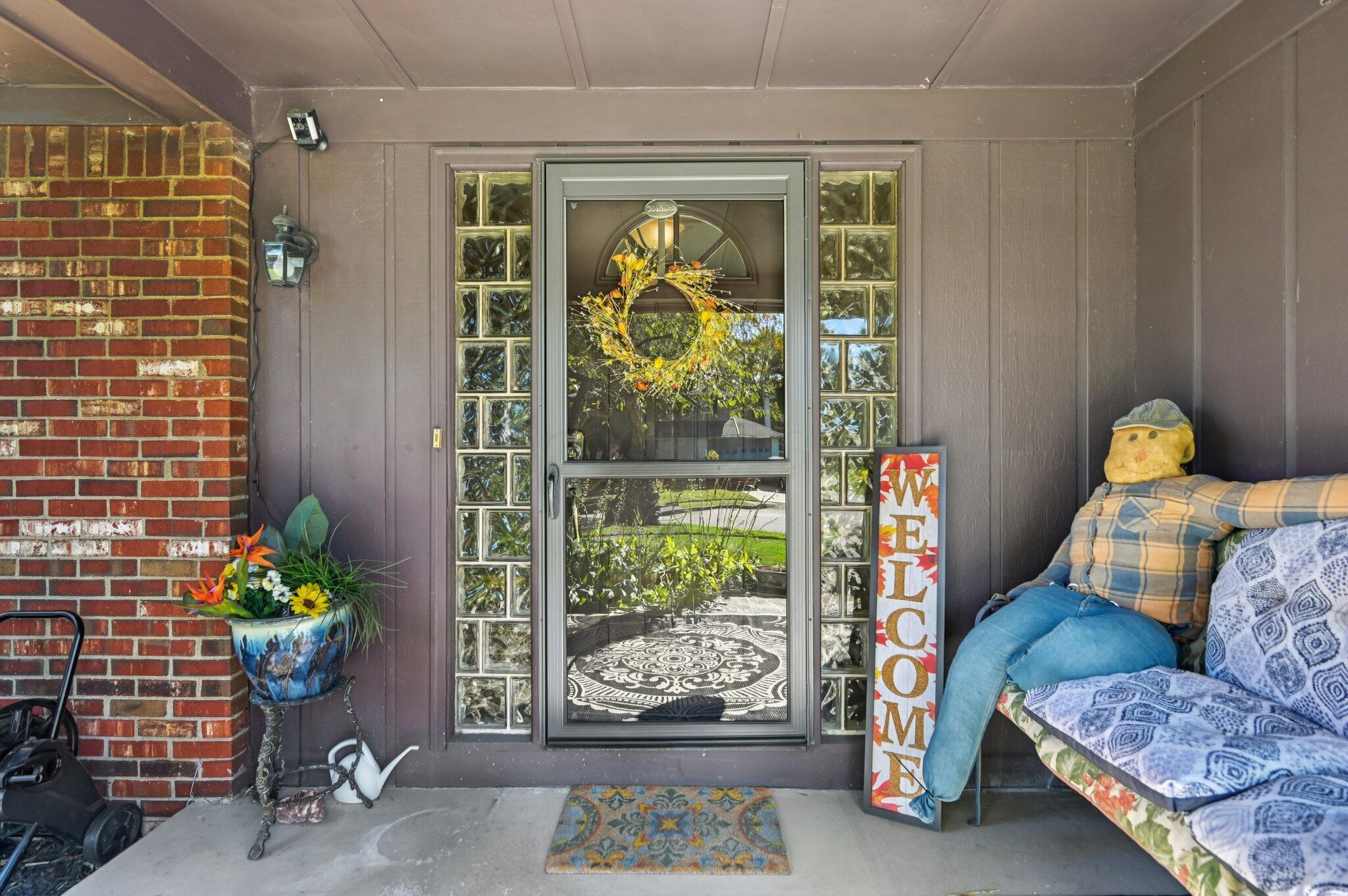 1800 Lakehill Court Property Photo 3