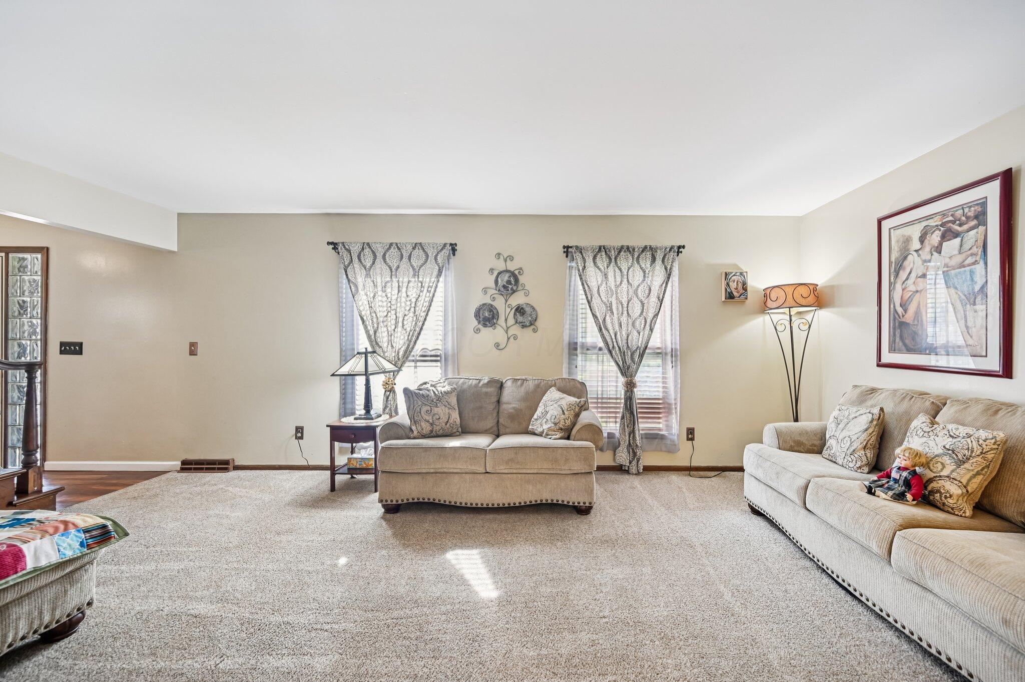 1800 Lakehill Court Property Photo 7