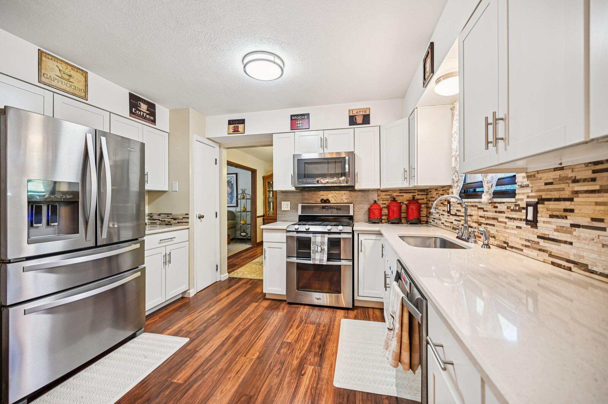 1800 Lakehill Court Property Photo 11