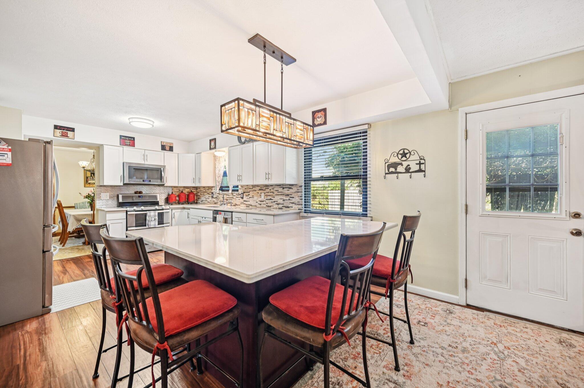 1800 Lakehill Court Property Photo 12