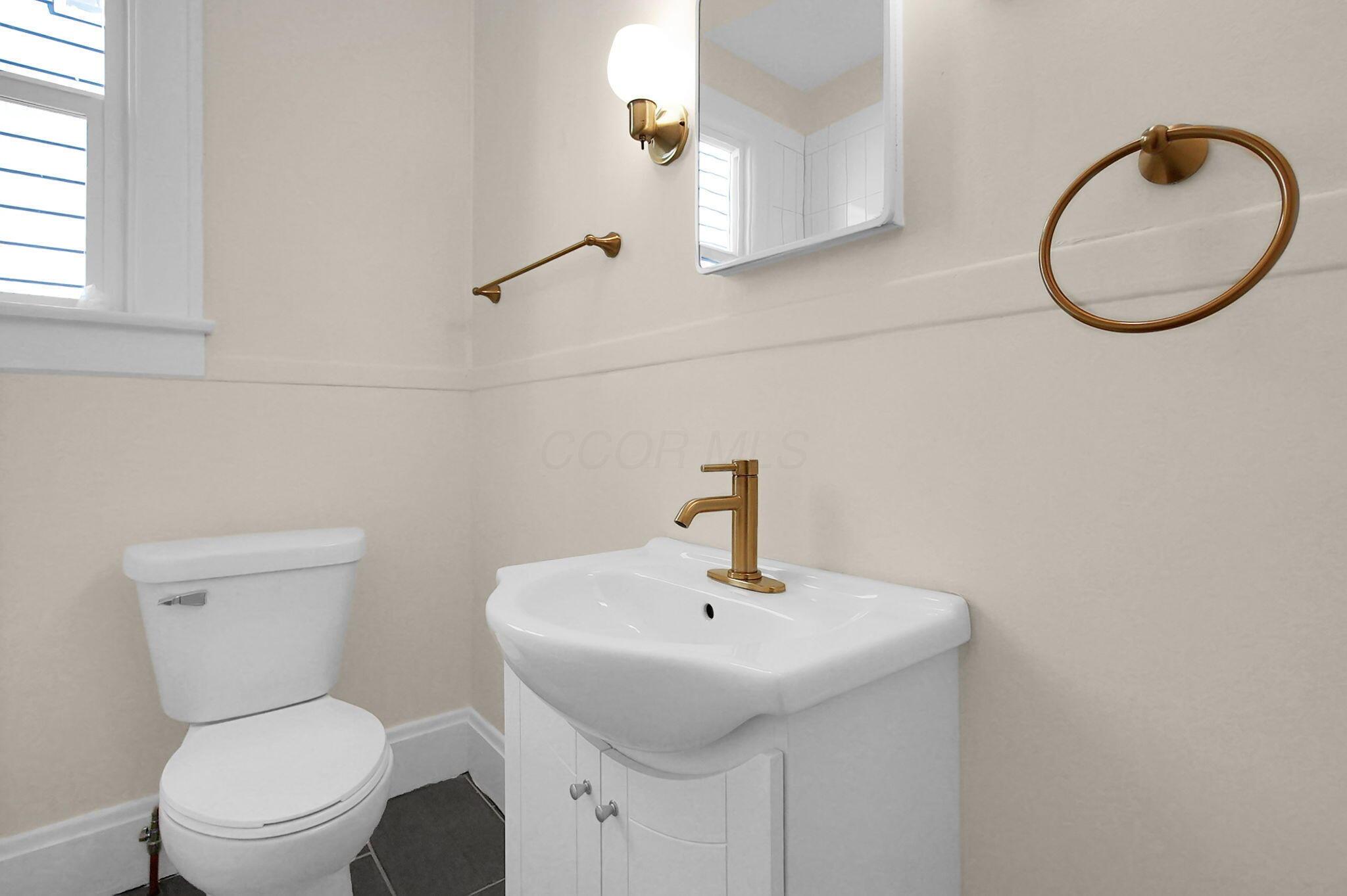 389 E Mithoff Street Property Photo 7