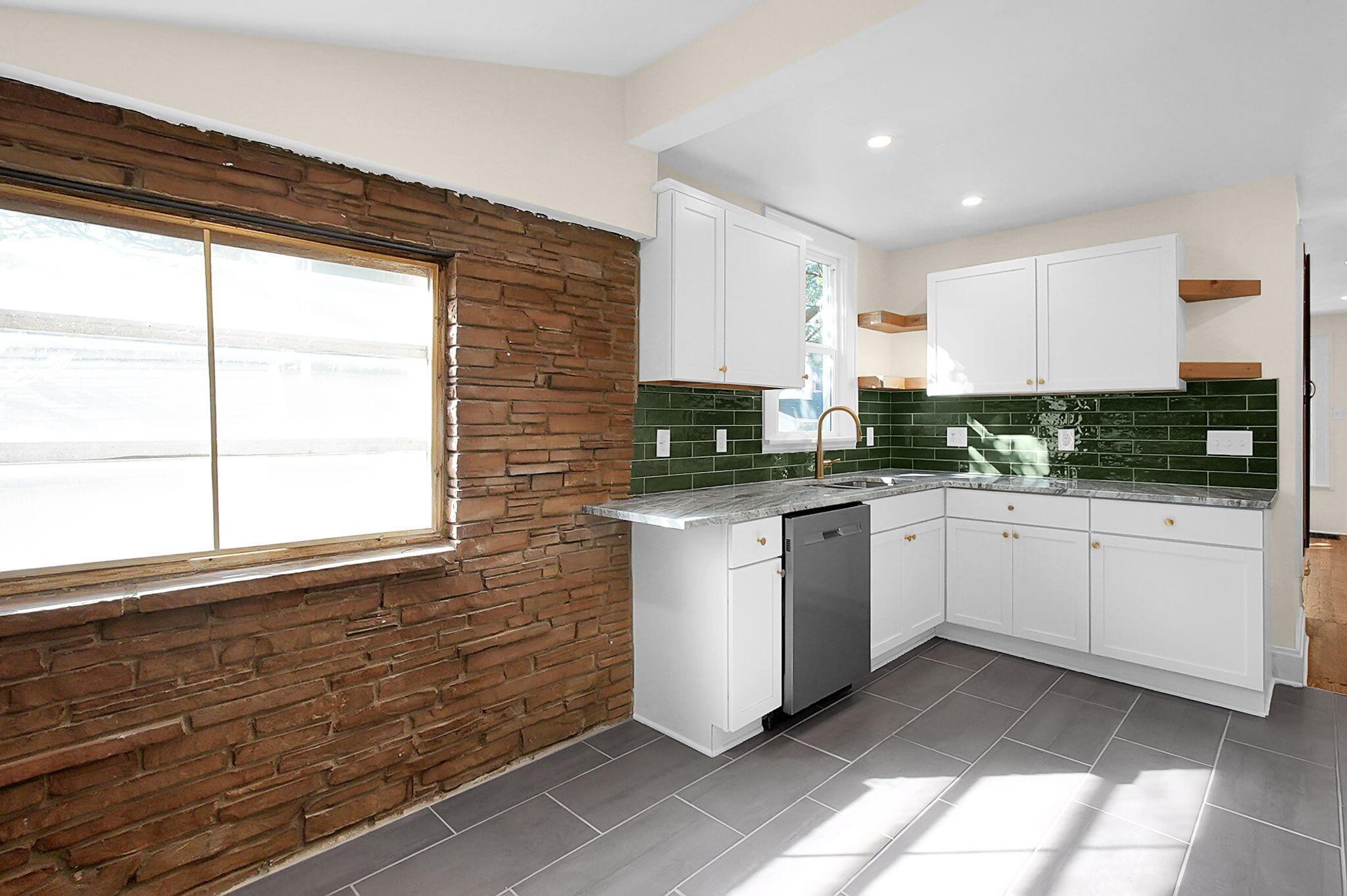 389 E Mithoff Street Property Photo 12