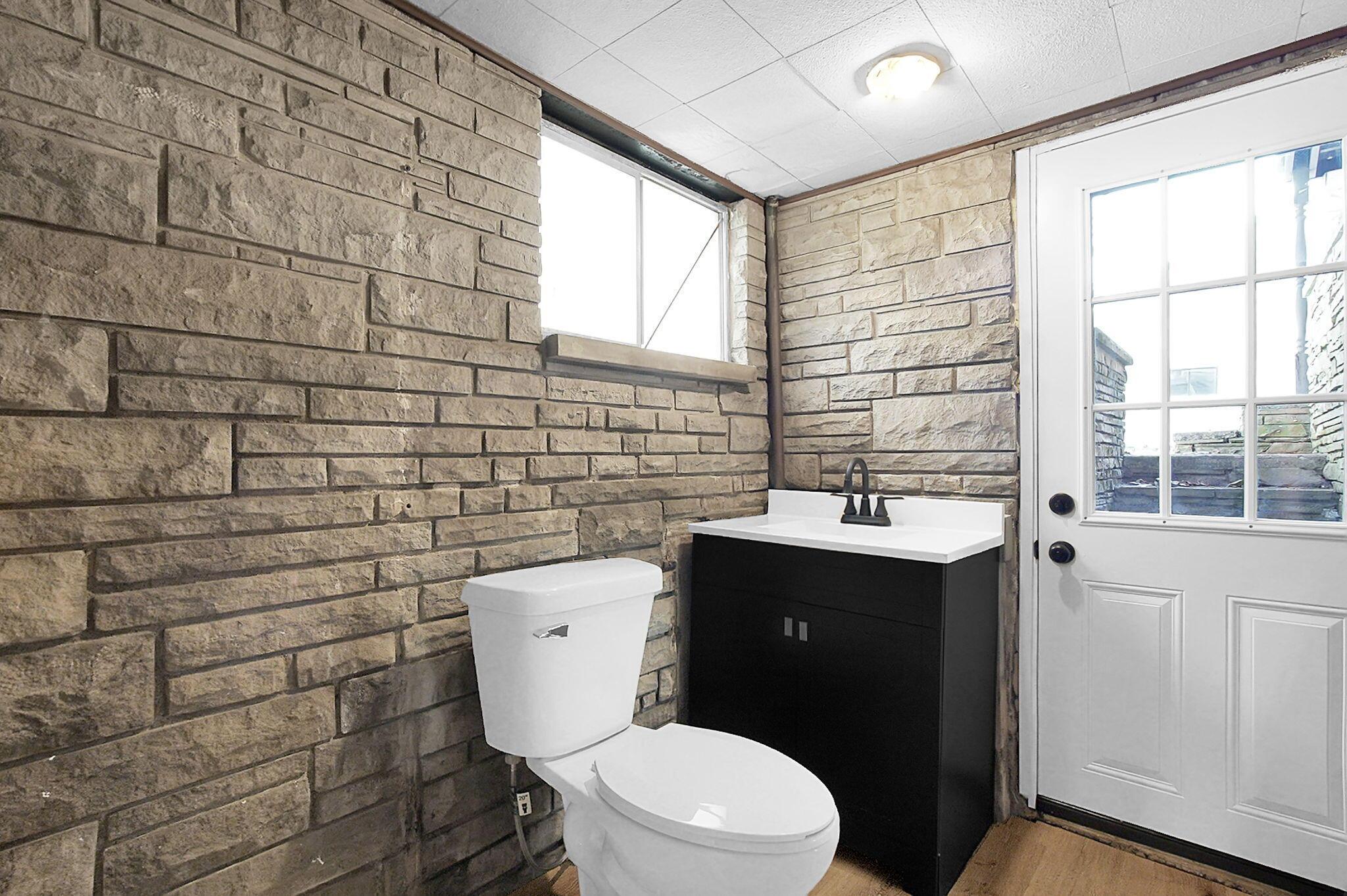 389 E Mithoff Street Property Photo 18