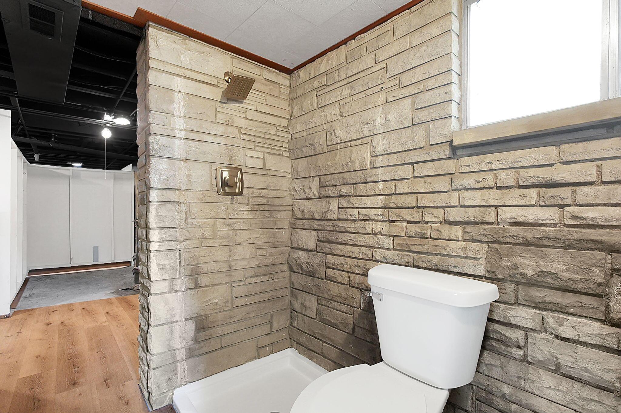 389 E Mithoff Street Property Photo 19