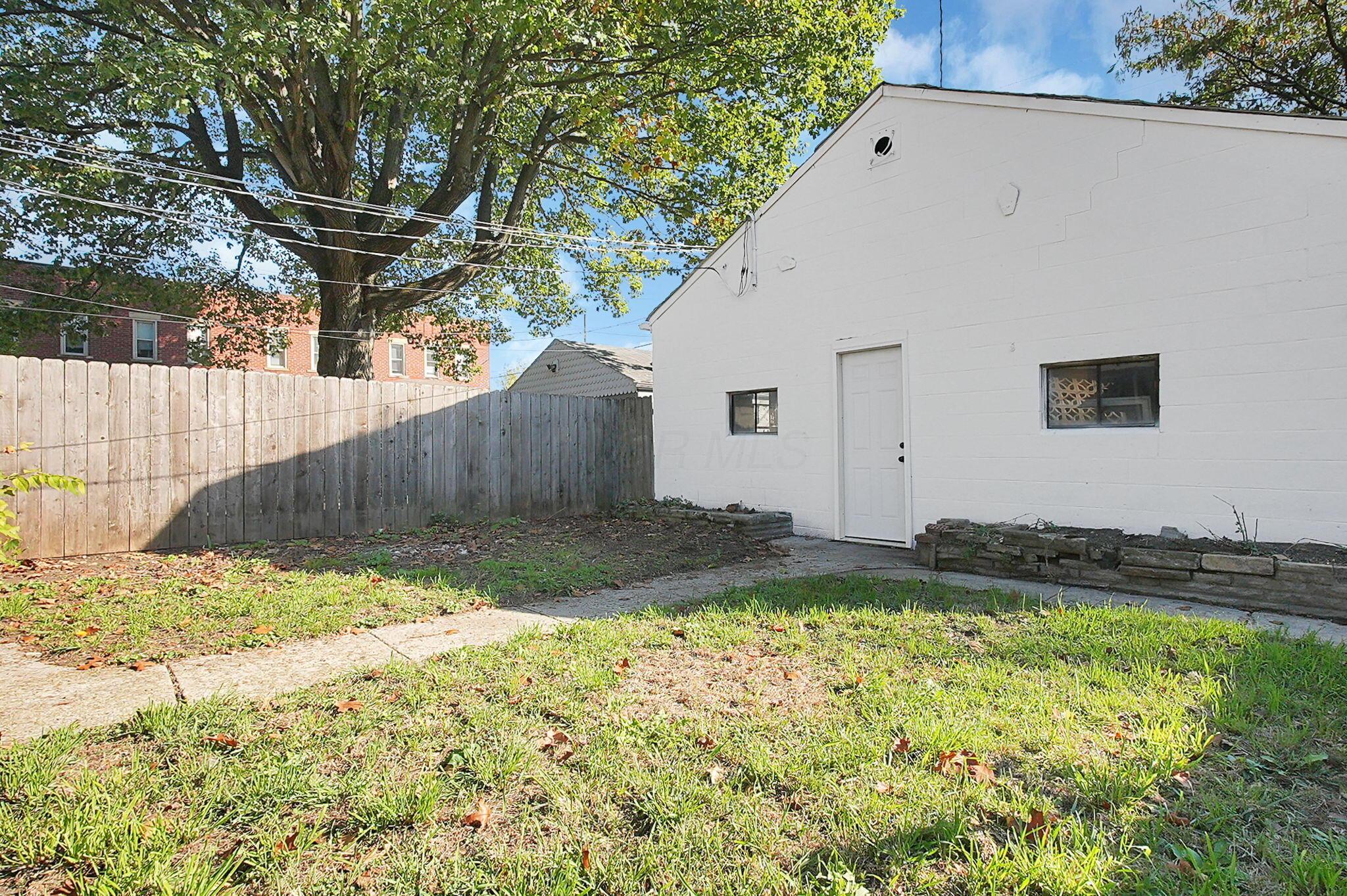 389 E Mithoff Street Property Photo 21