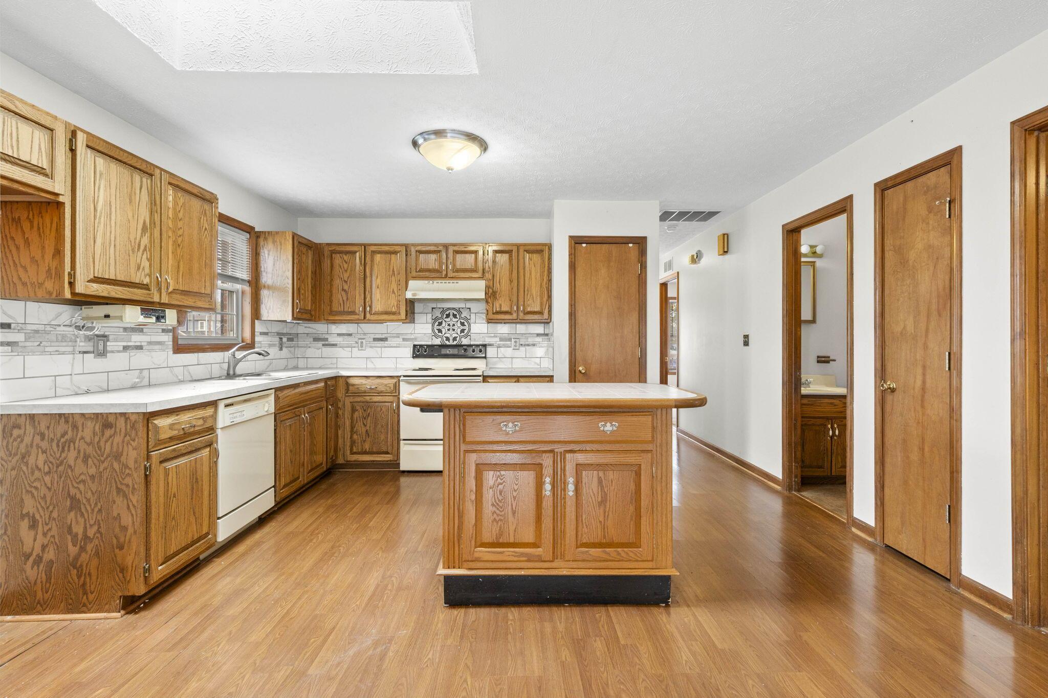 3621 S Bank Road Ne Property Photo 9