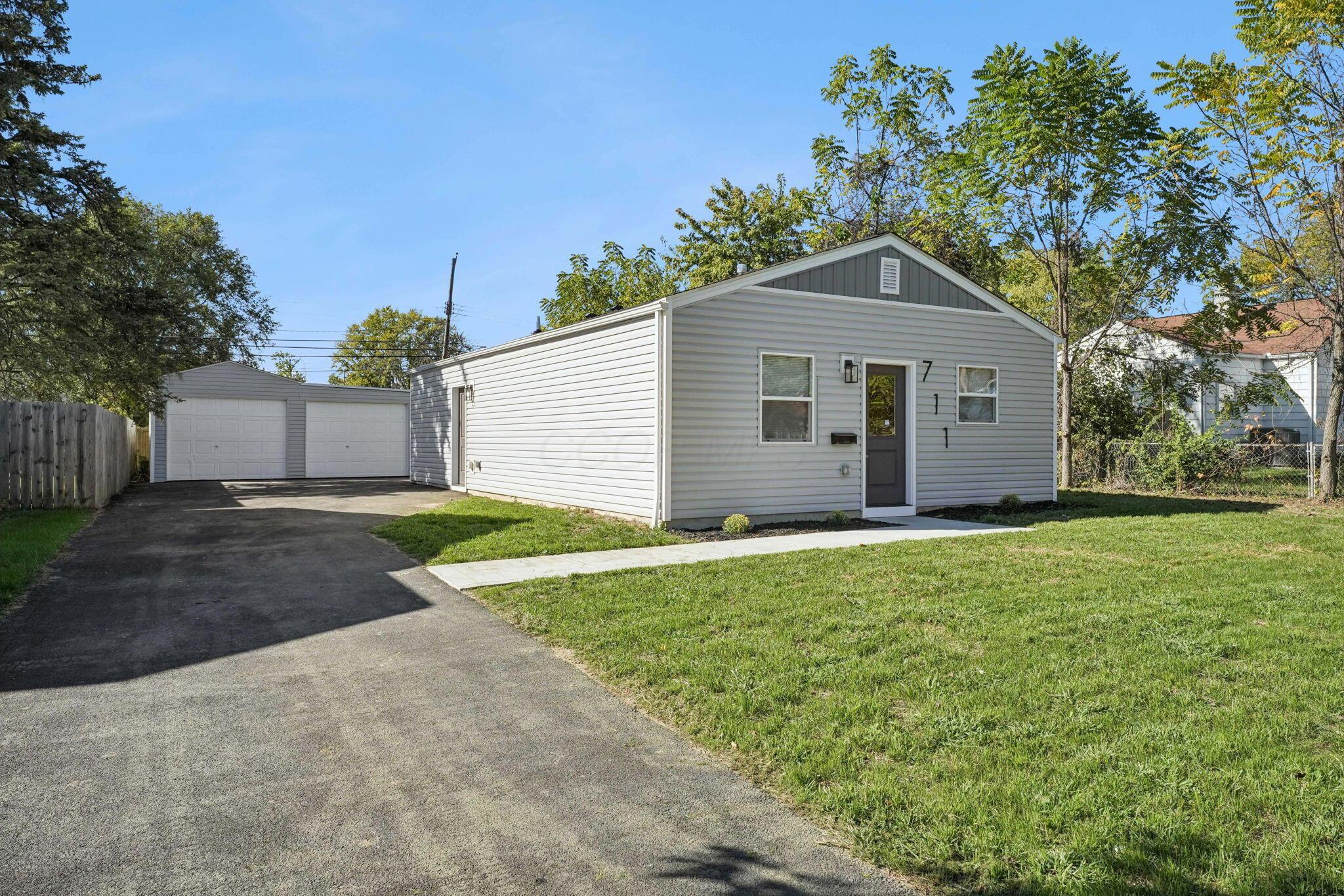 711 S Waverly Street Property Photo 1