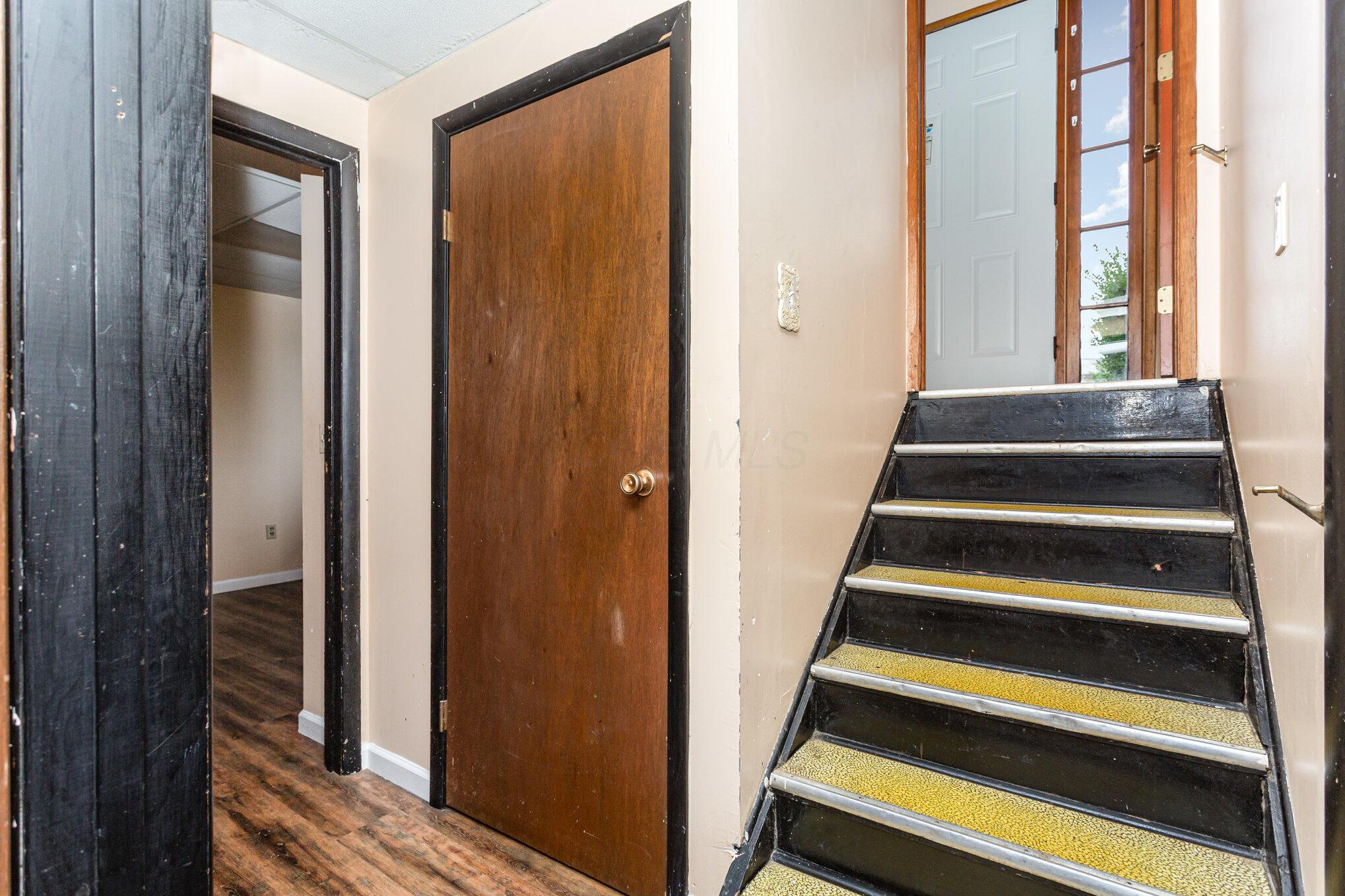 1687 Brookfield Square S Property Photo 4