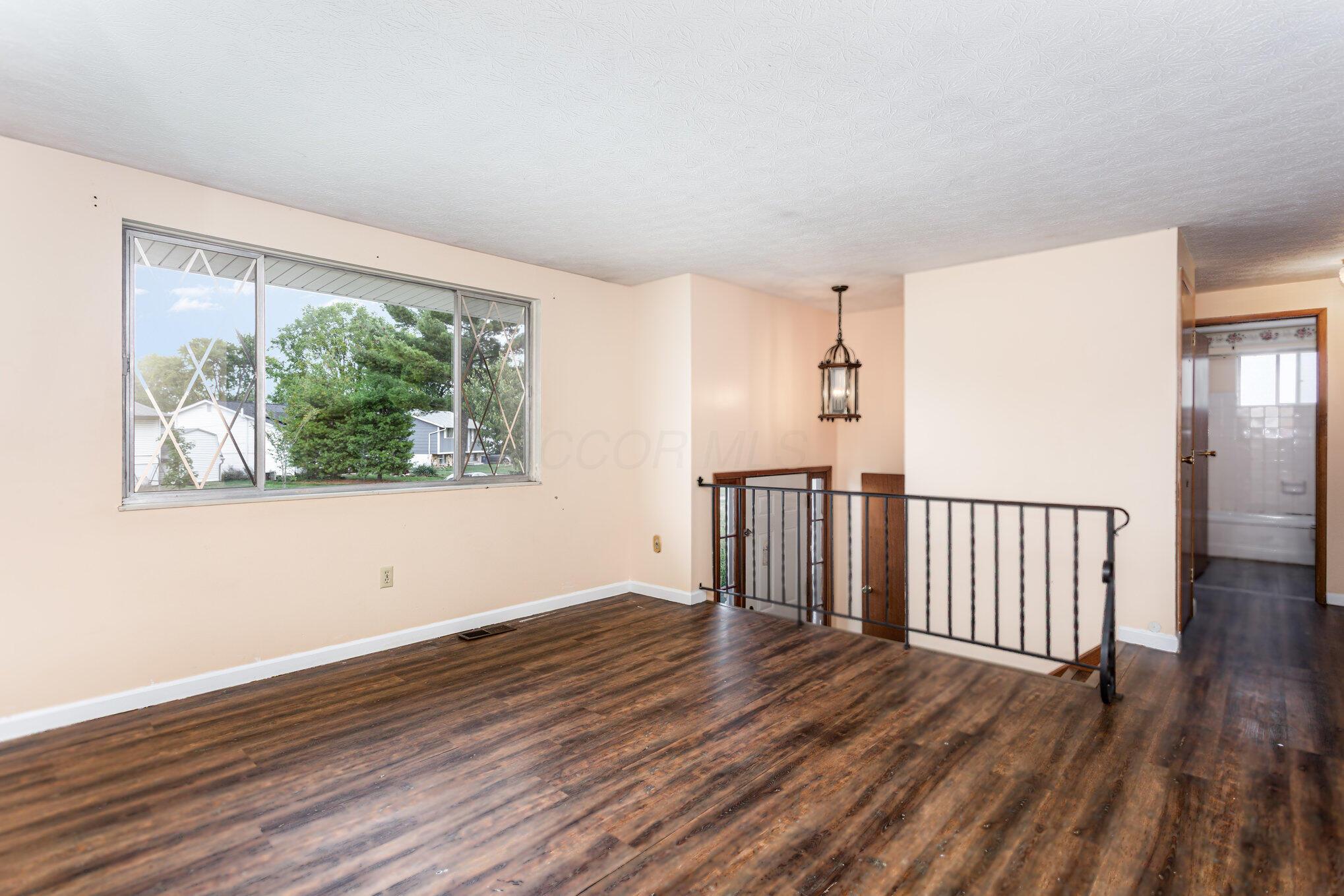 1687 Brookfield Square S Property Photo 6