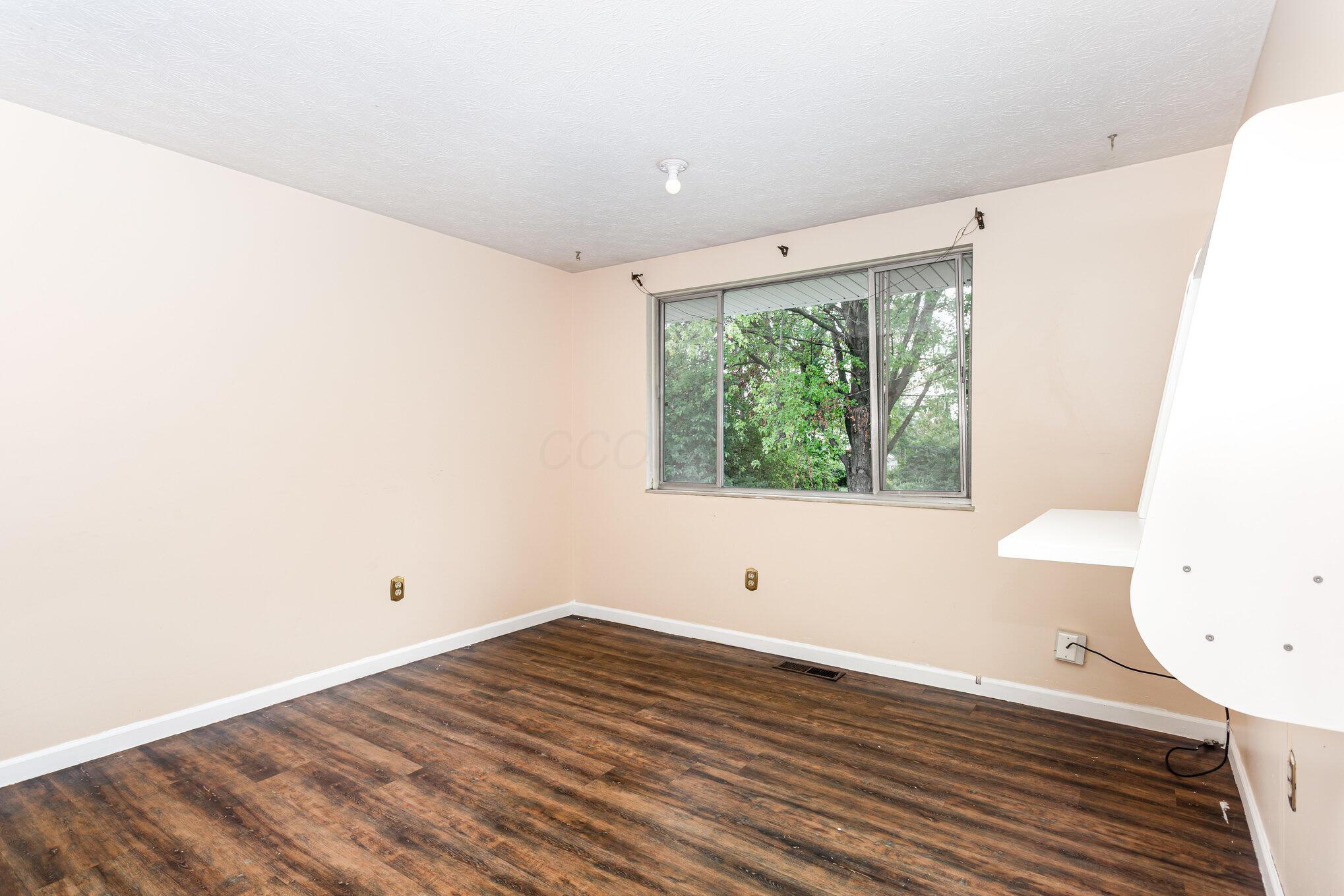 1687 Brookfield Square S Property Photo 8