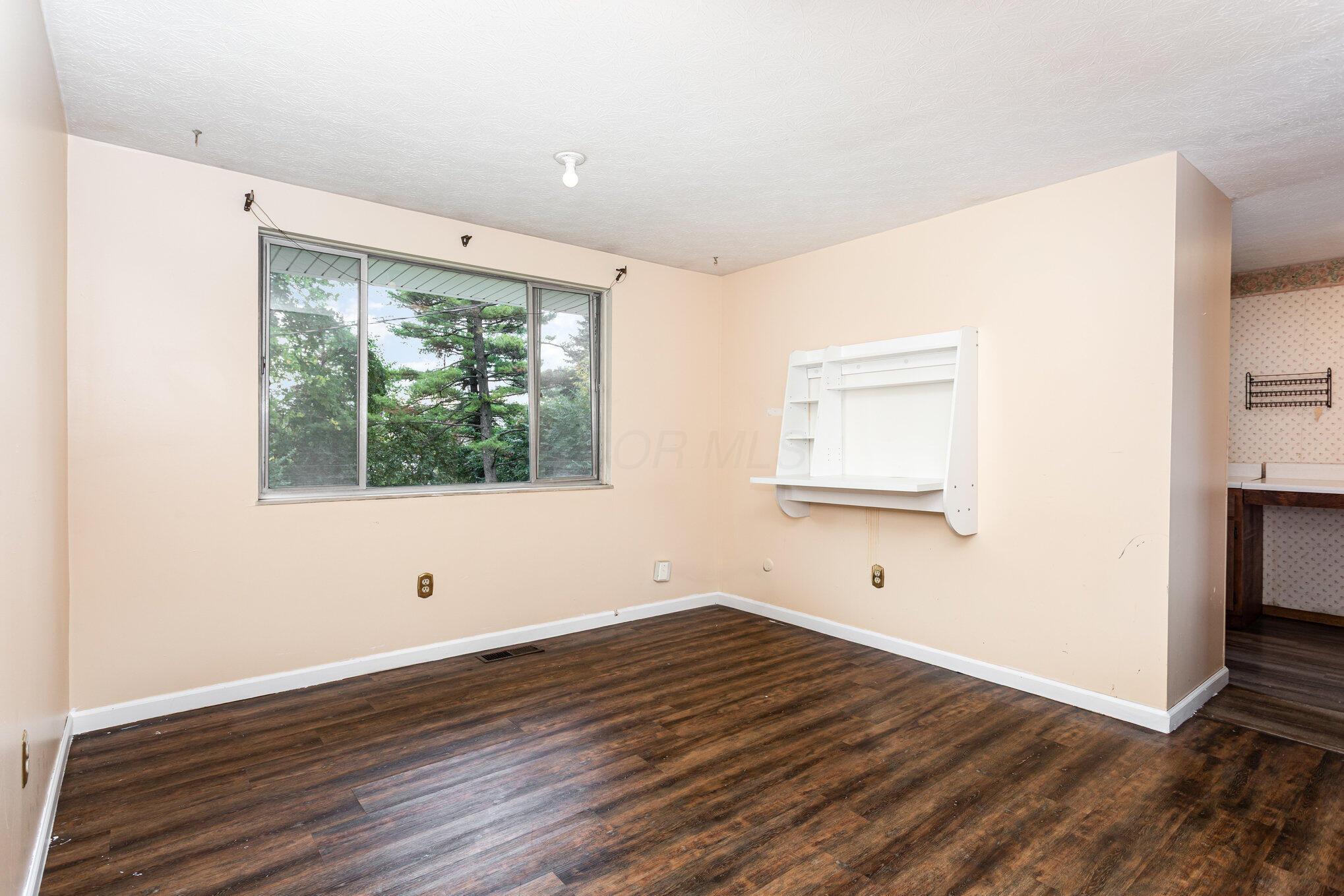 1687 Brookfield Square S Property Photo 9