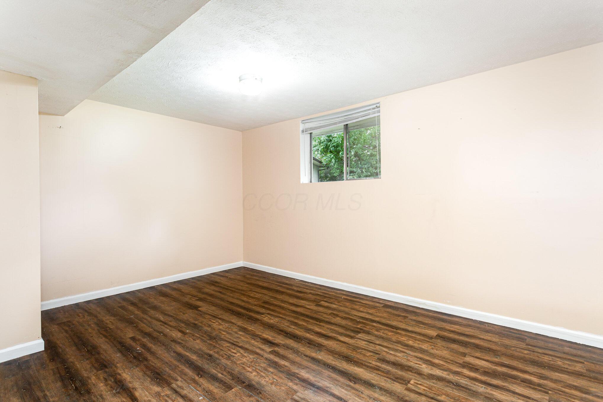 1687 Brookfield Square S Property Photo 19
