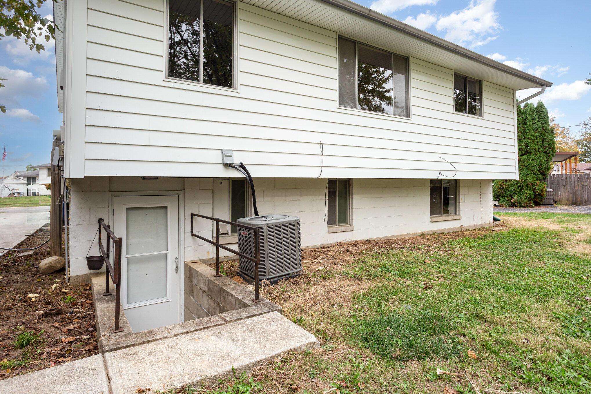 1687 Brookfield Square S Property Photo 25