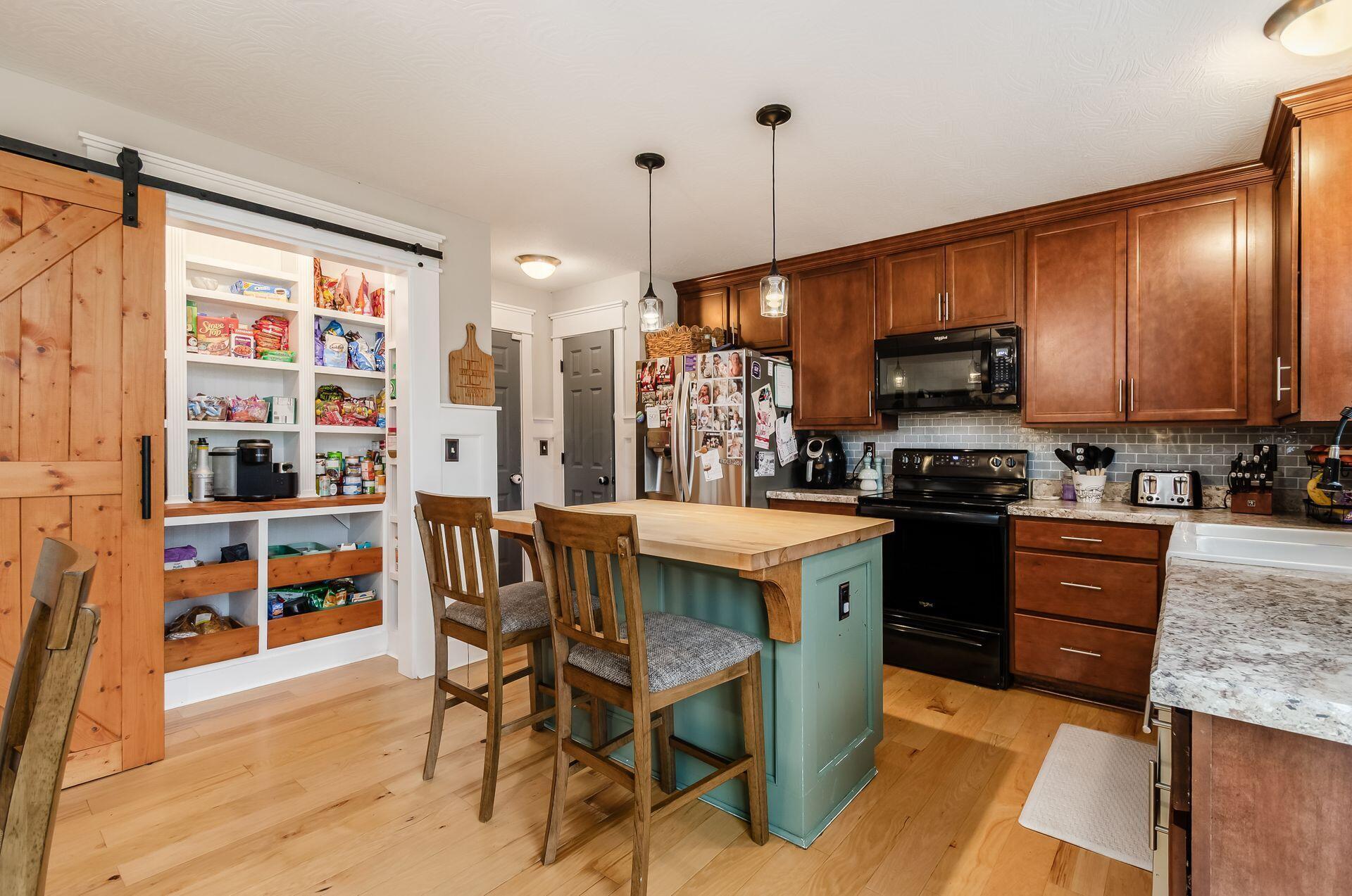 157 Chestnut Commons Drive Property Photo 17