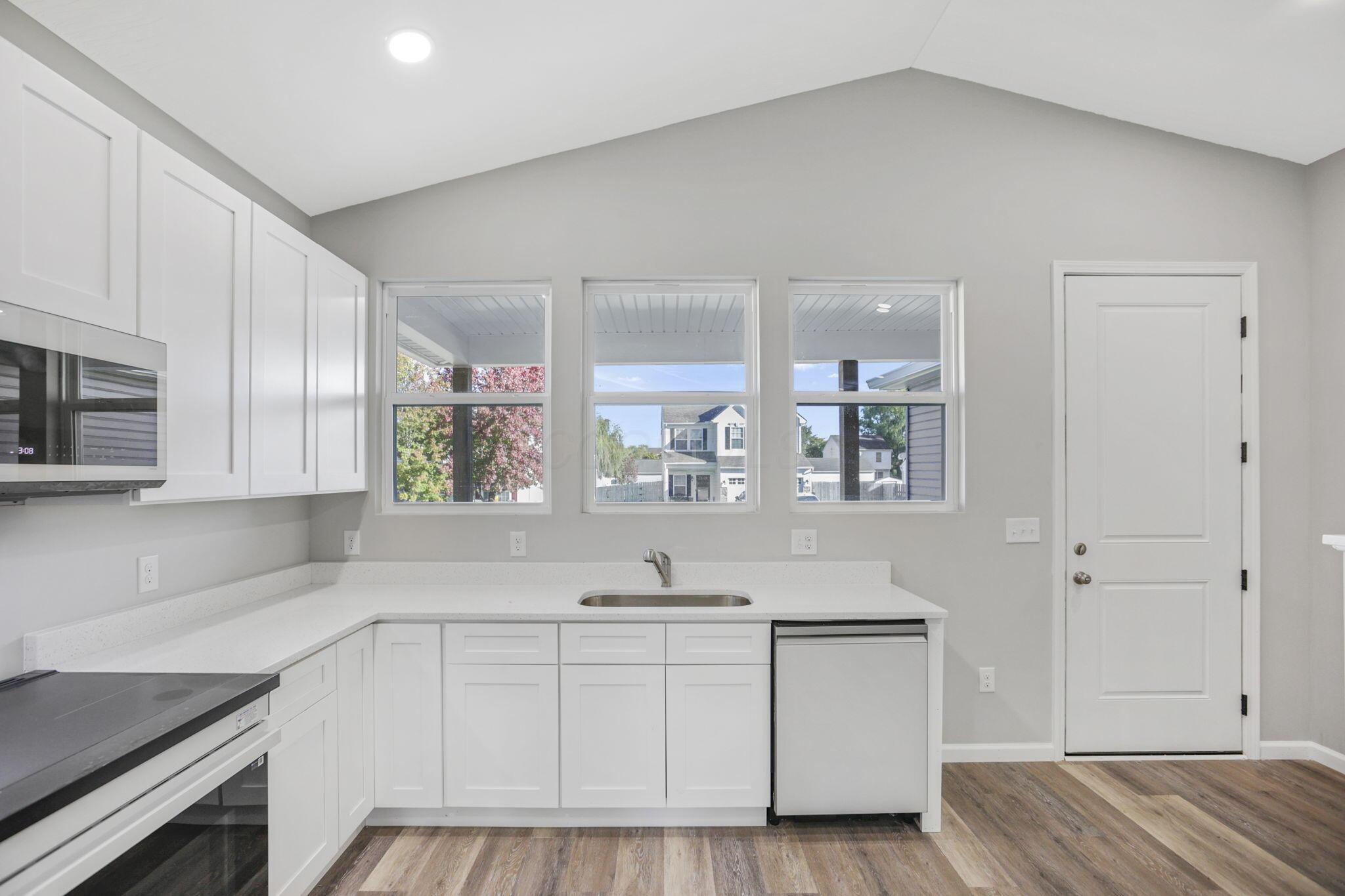 1597 Metcalfe Avenue Property Photo 7