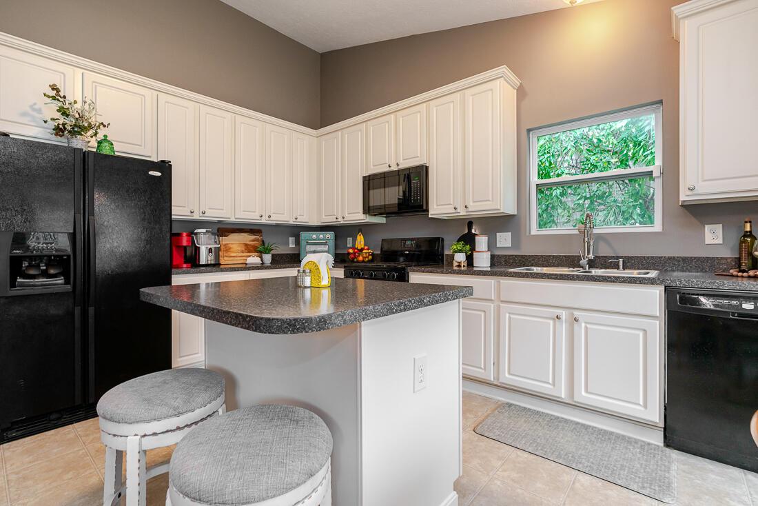 6036 Carlatun Street Property Photo 7