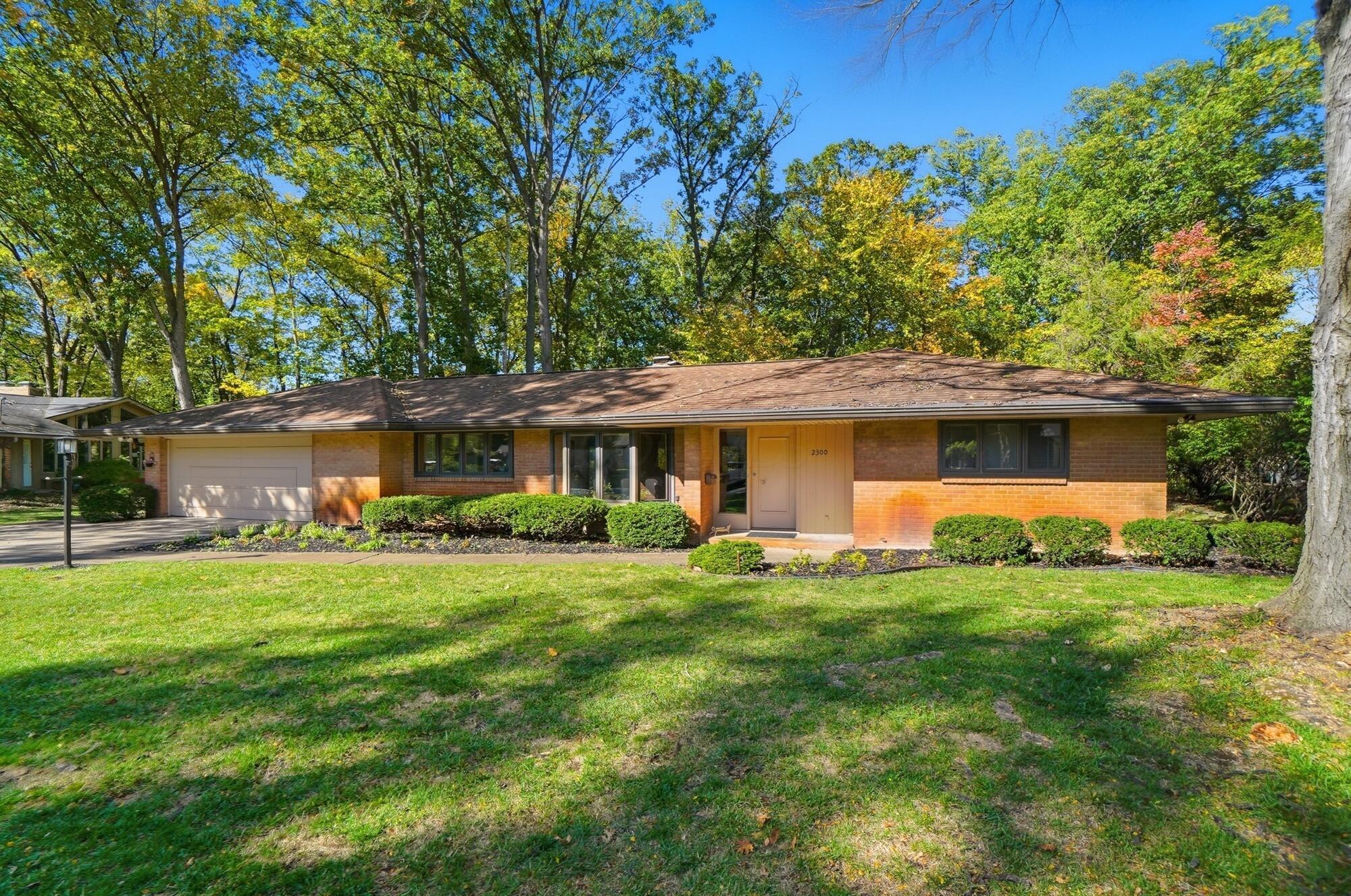 2300 Hoxton Court Property Photo 1