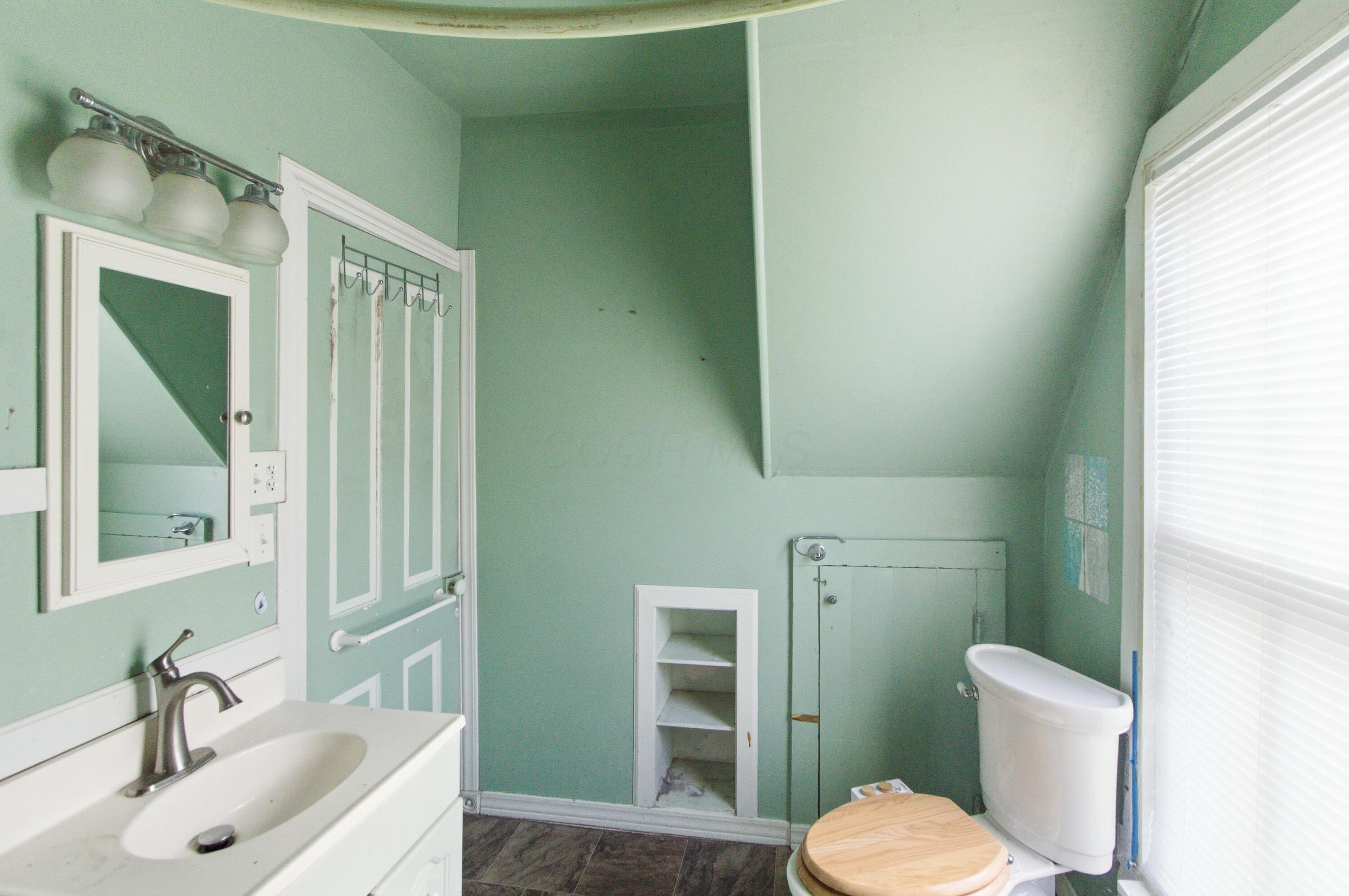210 State Street Property Photo 14