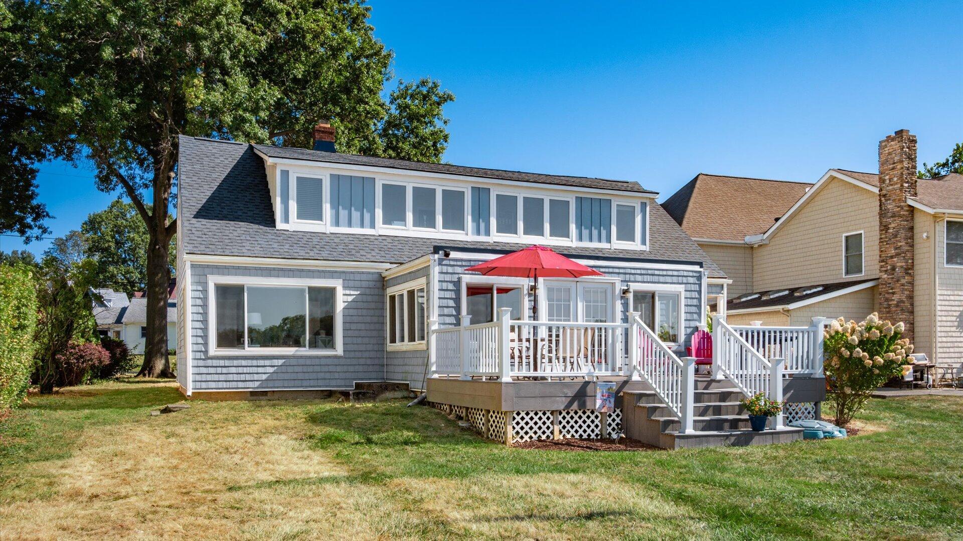 955 Lake Shore Drive E Property Photo 1