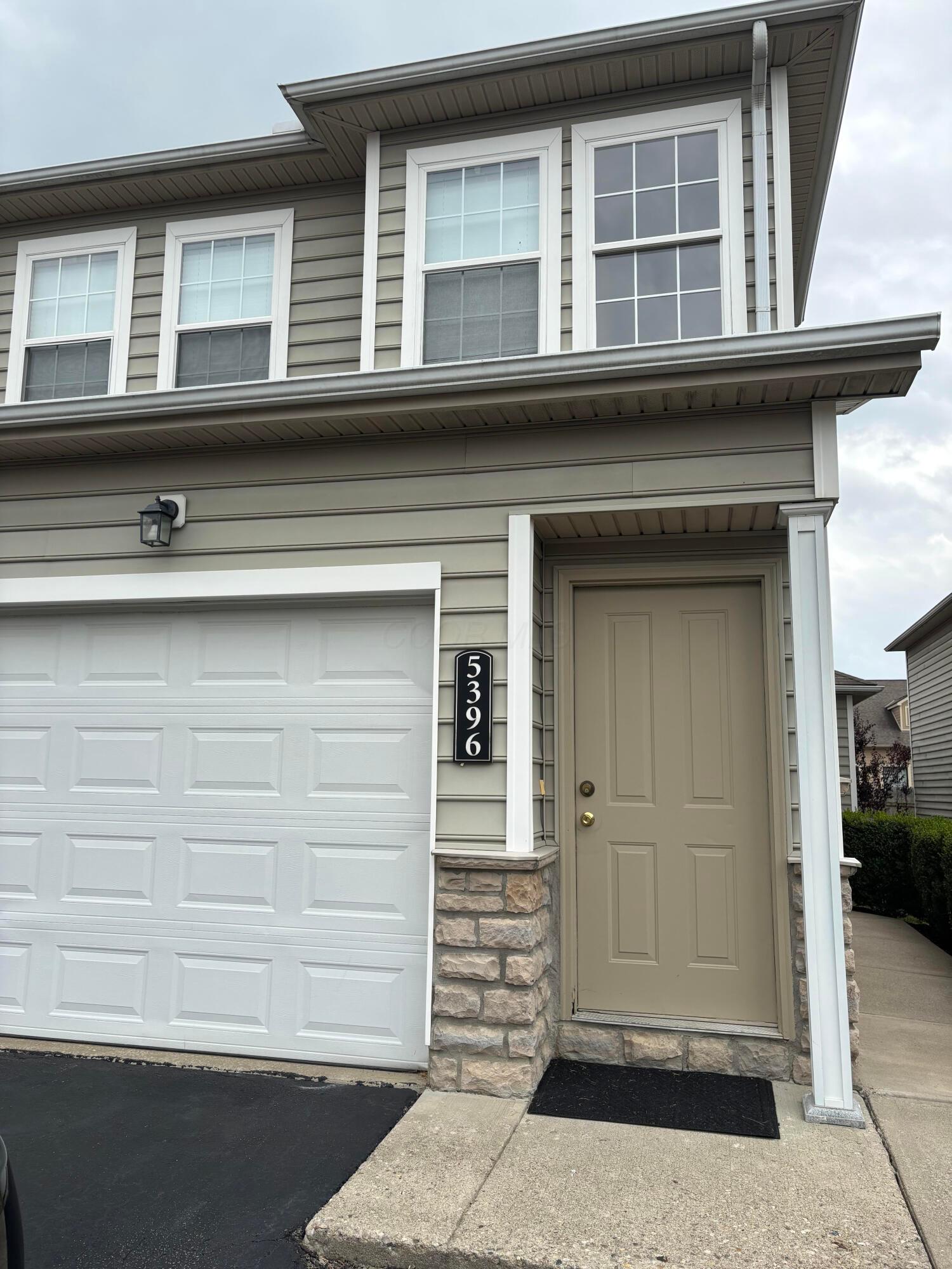 5396 Nottinghamshire Lane Property Photo 1